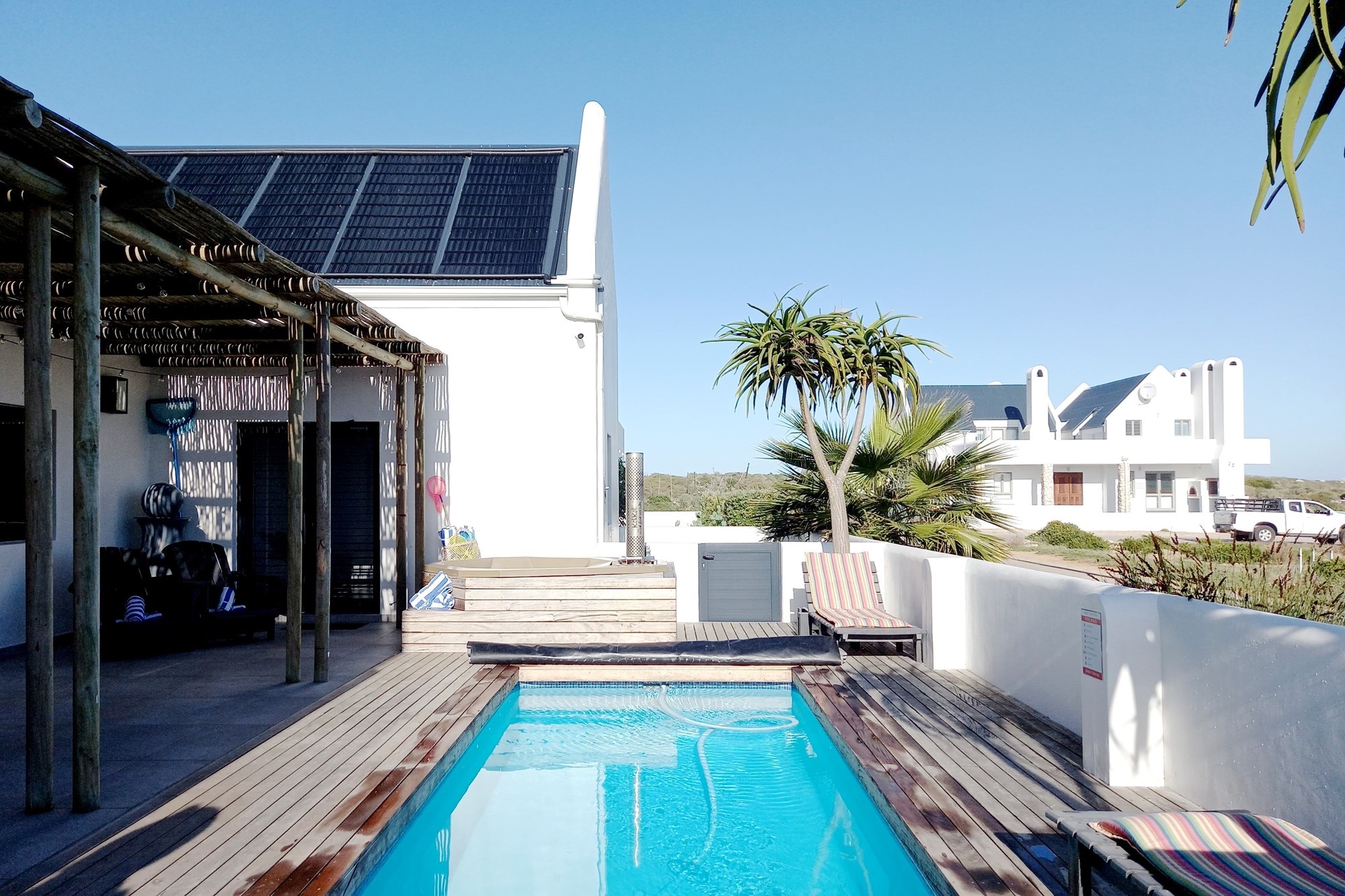 Jacobsbaai Coastal Retreat - Solar-Powered, Heated Pool Rooftop View 3