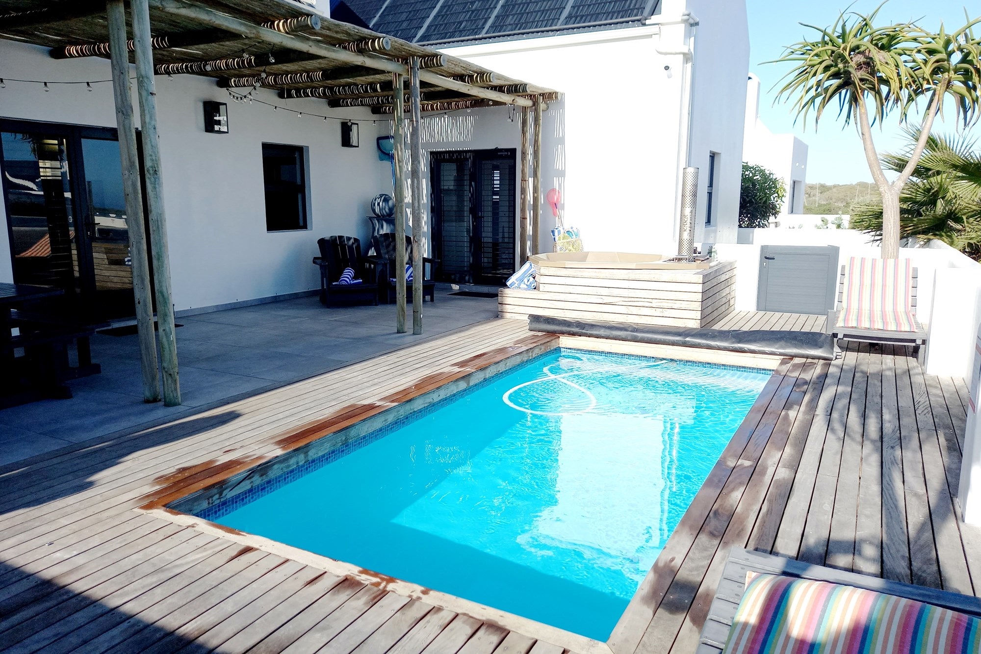 Jacobsbaai Coastal Retreat - Solar-Powered, Heated Pool Rooftop View 4