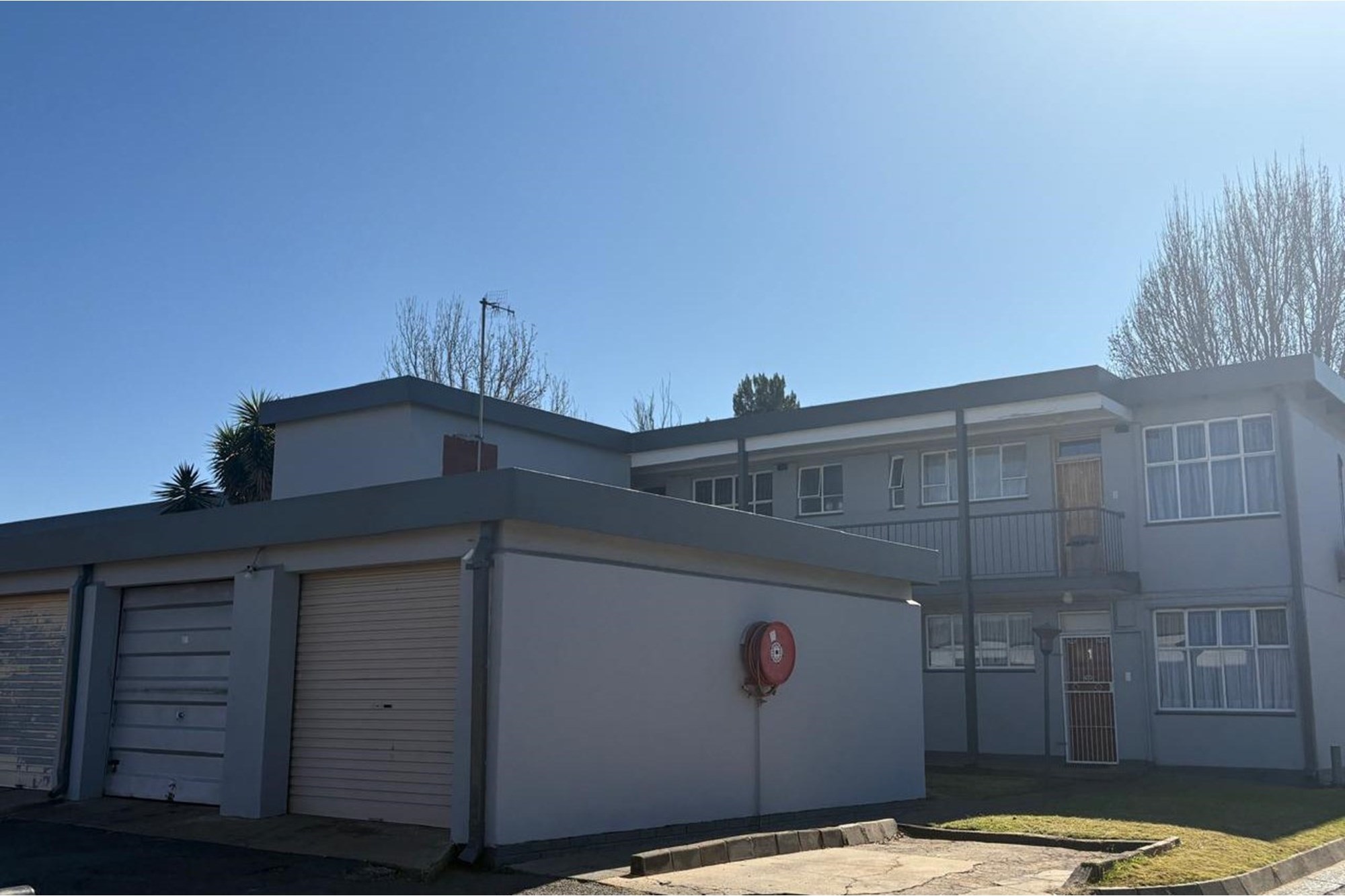 Smart Investment 1 Bedroom Apartment Near Majuba FET and Amenities