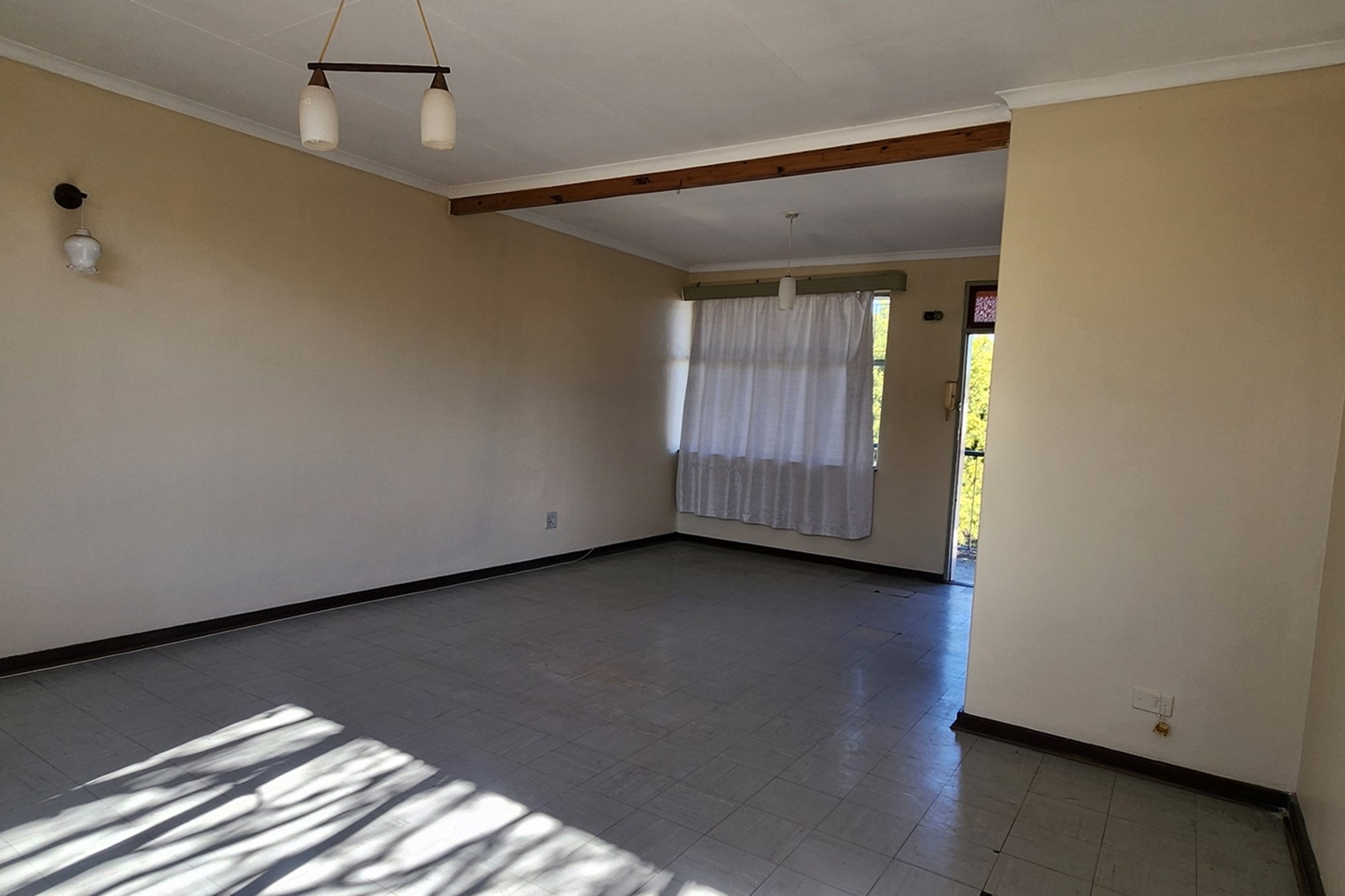 Smart Investment 1 Bedroom Apartment Near Majuba FET and Amenities