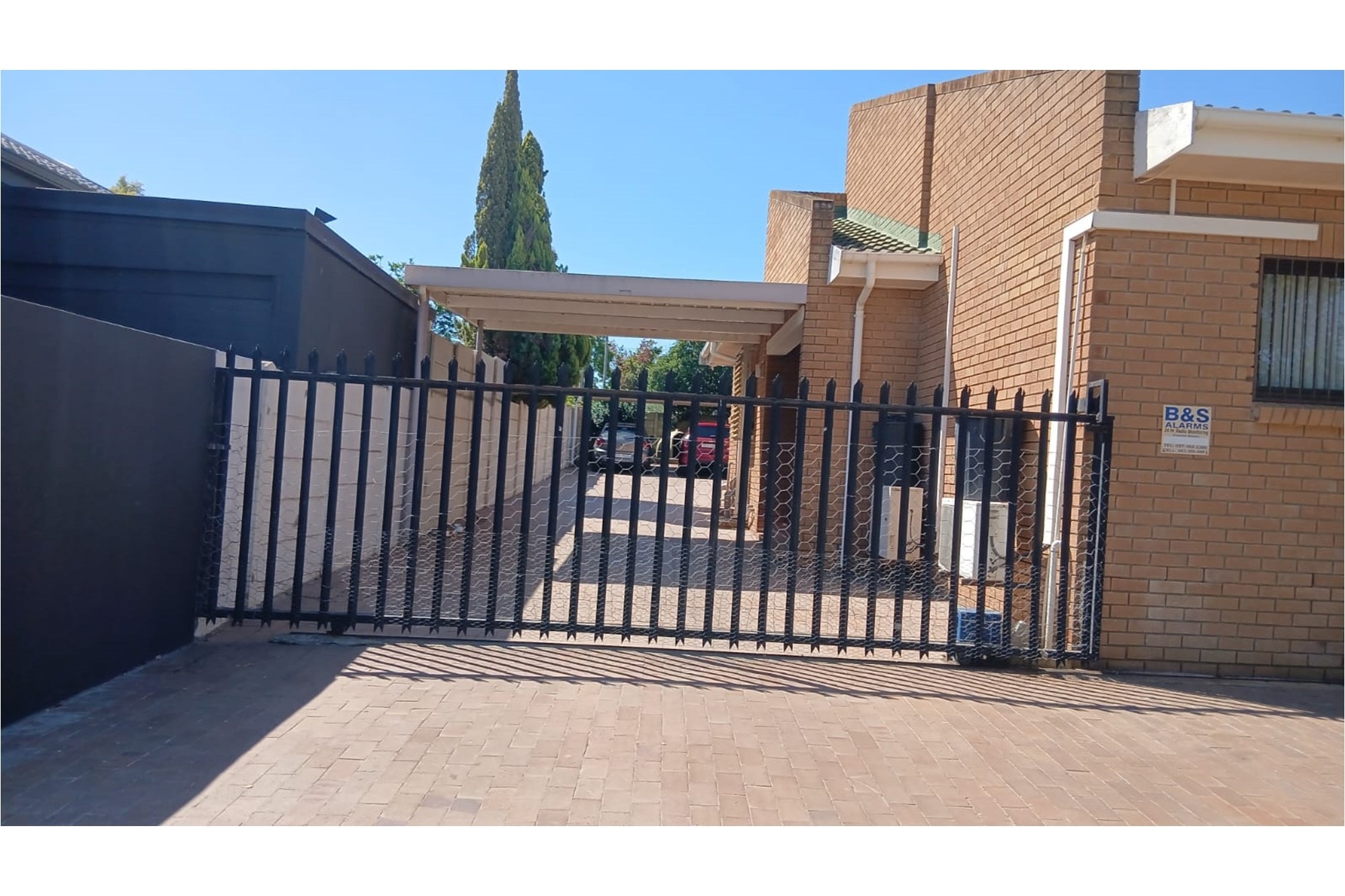 "Exquisite 5-Bedroom Facebrick Home in Tranquil Porterville"