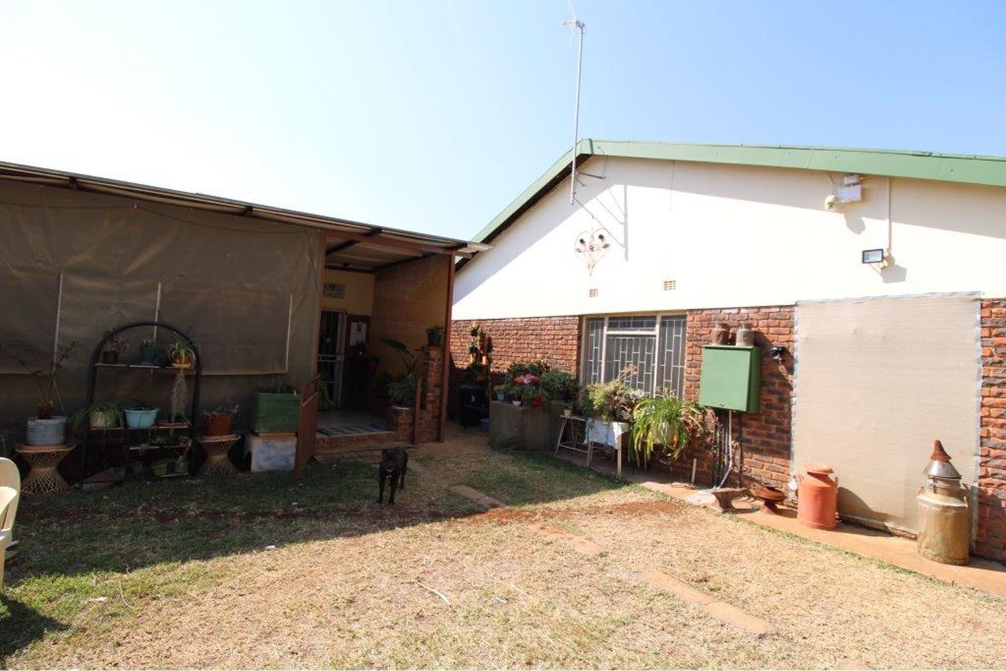 Small Holding for sale in Bela Bela Rural, Bela Bela, 240 m²