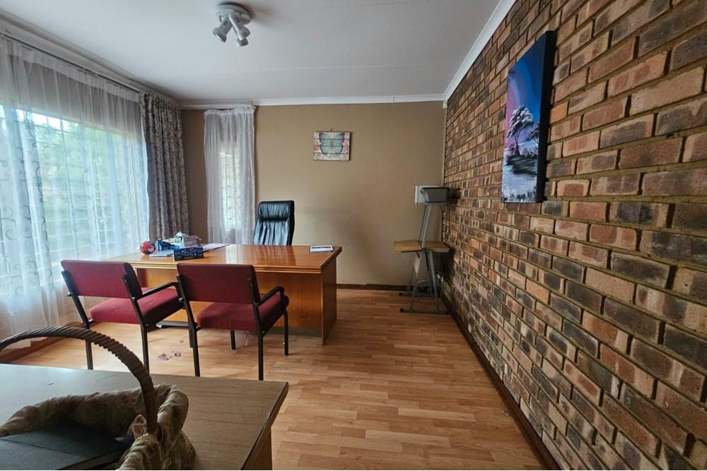House for sale in Amandasig, Akasia, 195 m²