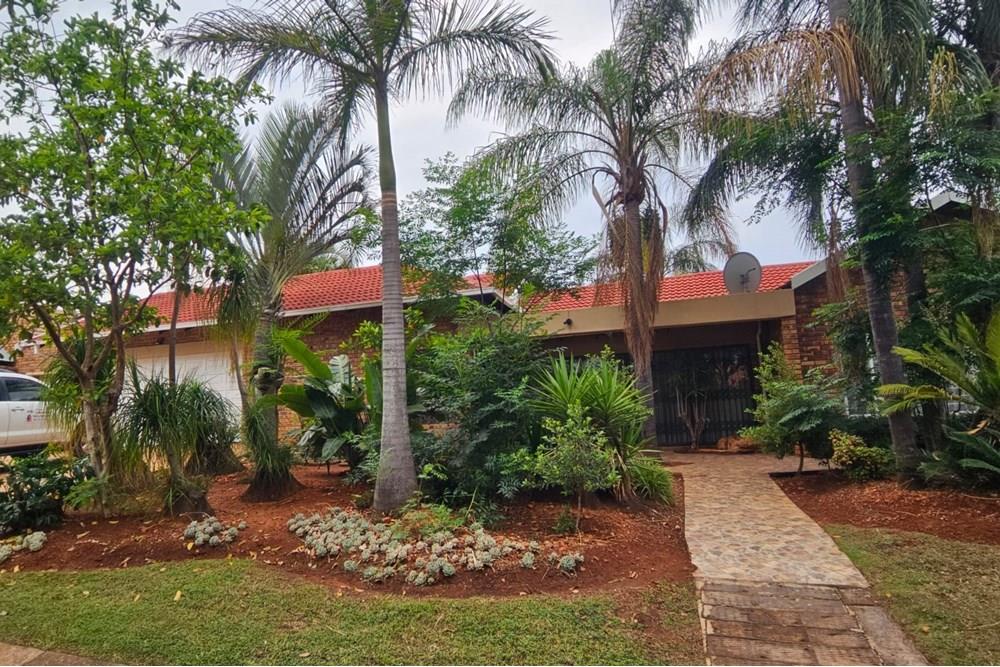 House for sale in Amandasig, Akasia, 195 m²