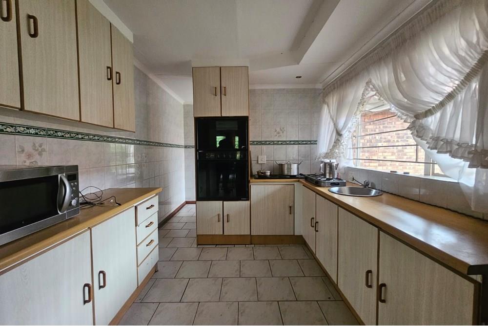 House for sale in Amandasig, Akasia, 195 m²
