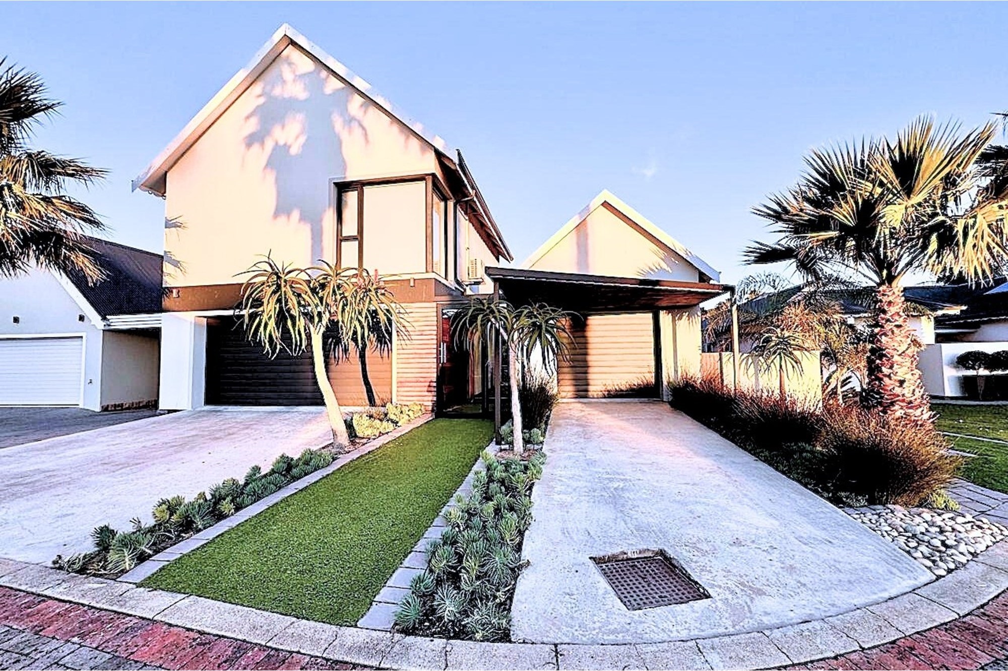 House for sale in Marina Martinique, Jeffreys Bay, 340 m²
