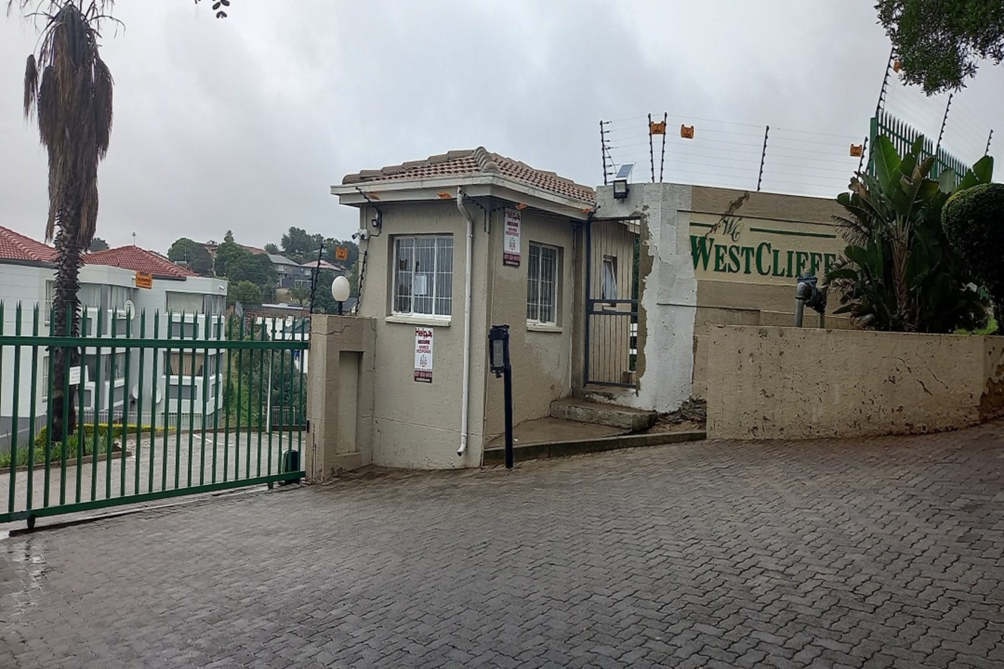 Apartment for sale in Discovery, Roodepoort, 80 m²