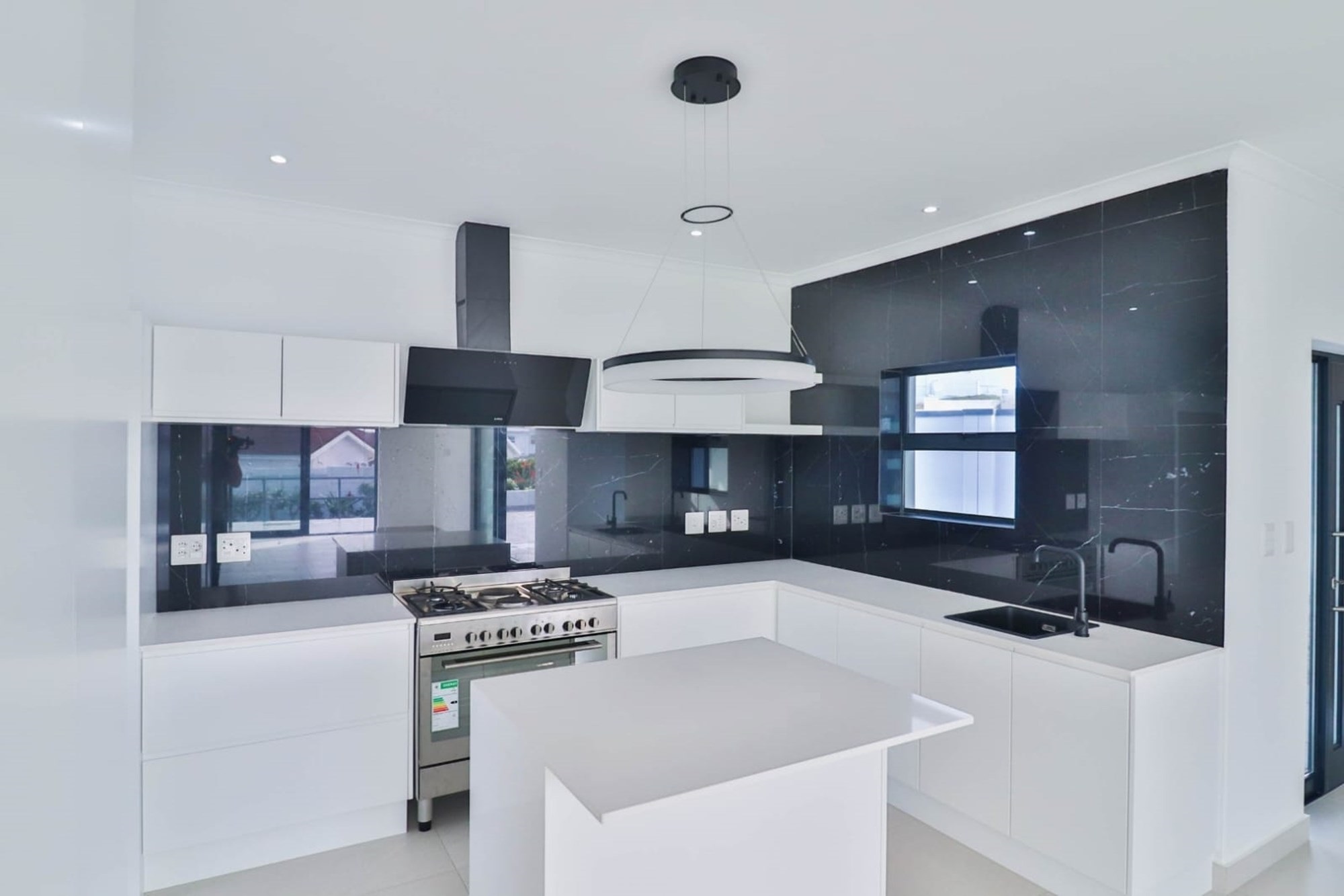 House for sale in Yzerfontein, 239 m²