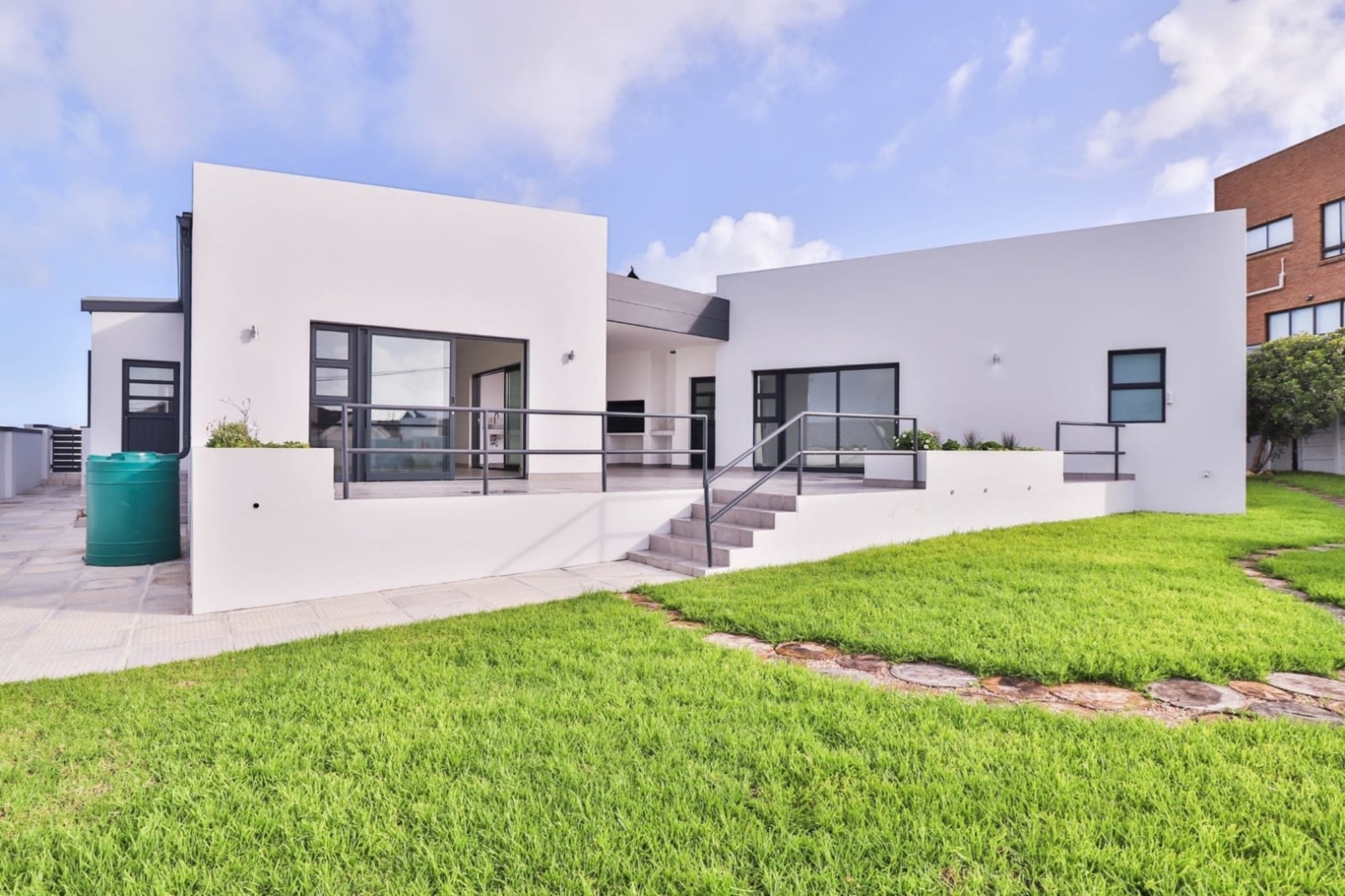 House for sale in Yzerfontein, 239 m²