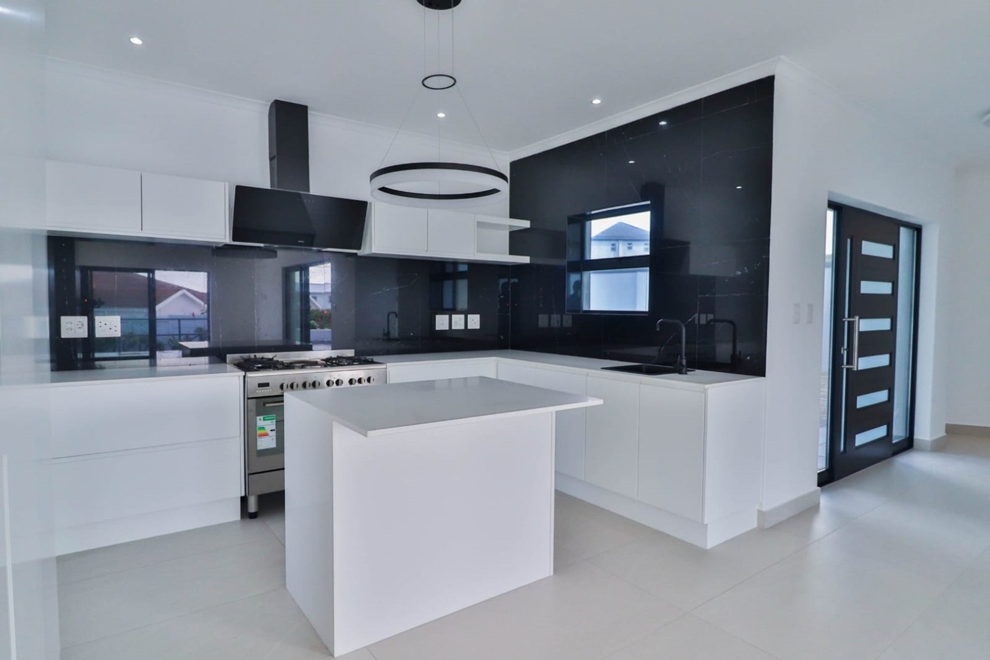 House for sale in Yzerfontein, 239 m²