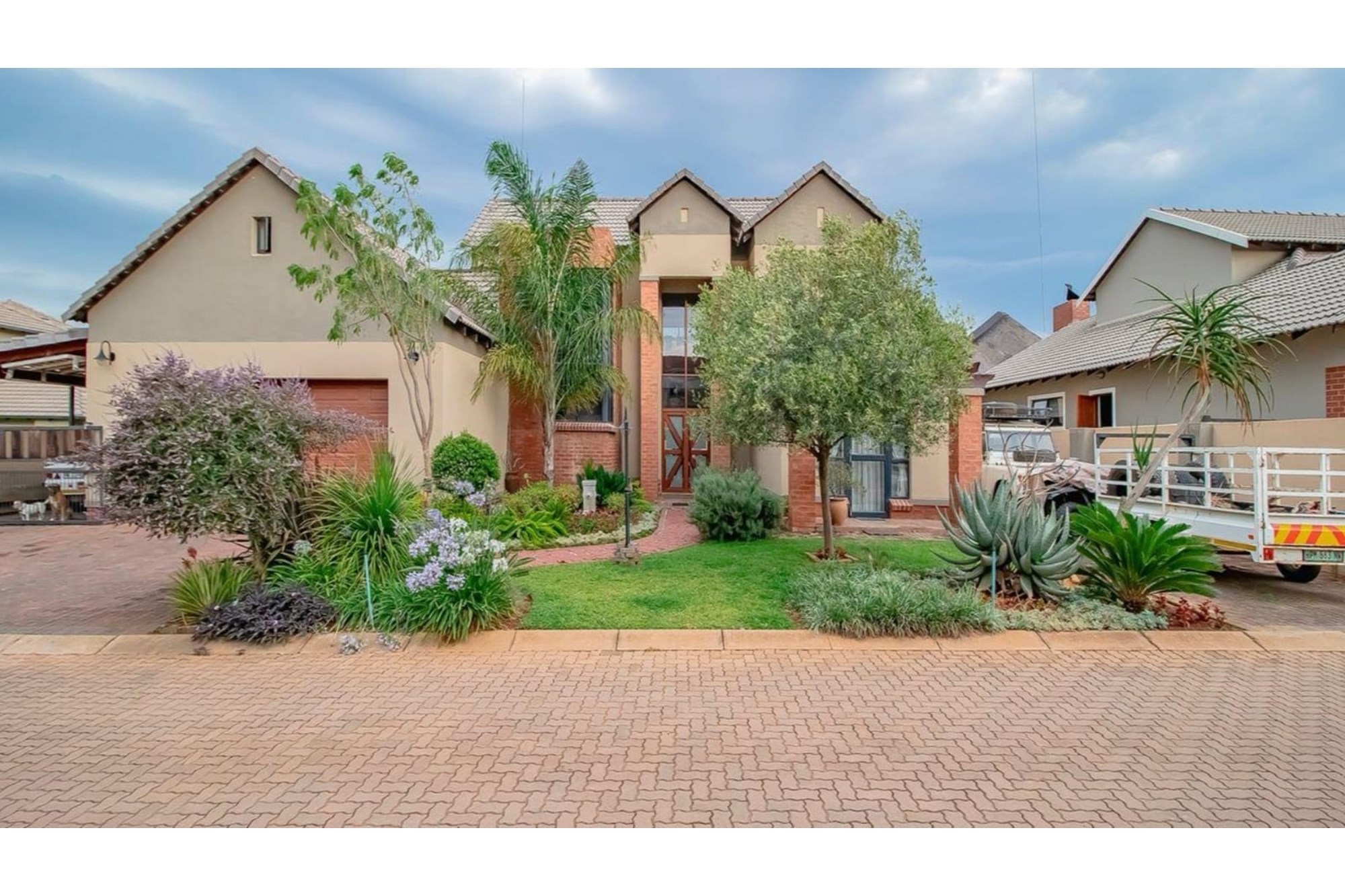 Duplex for sale in Melodie, Hartbeespoort, North West, 371 m²