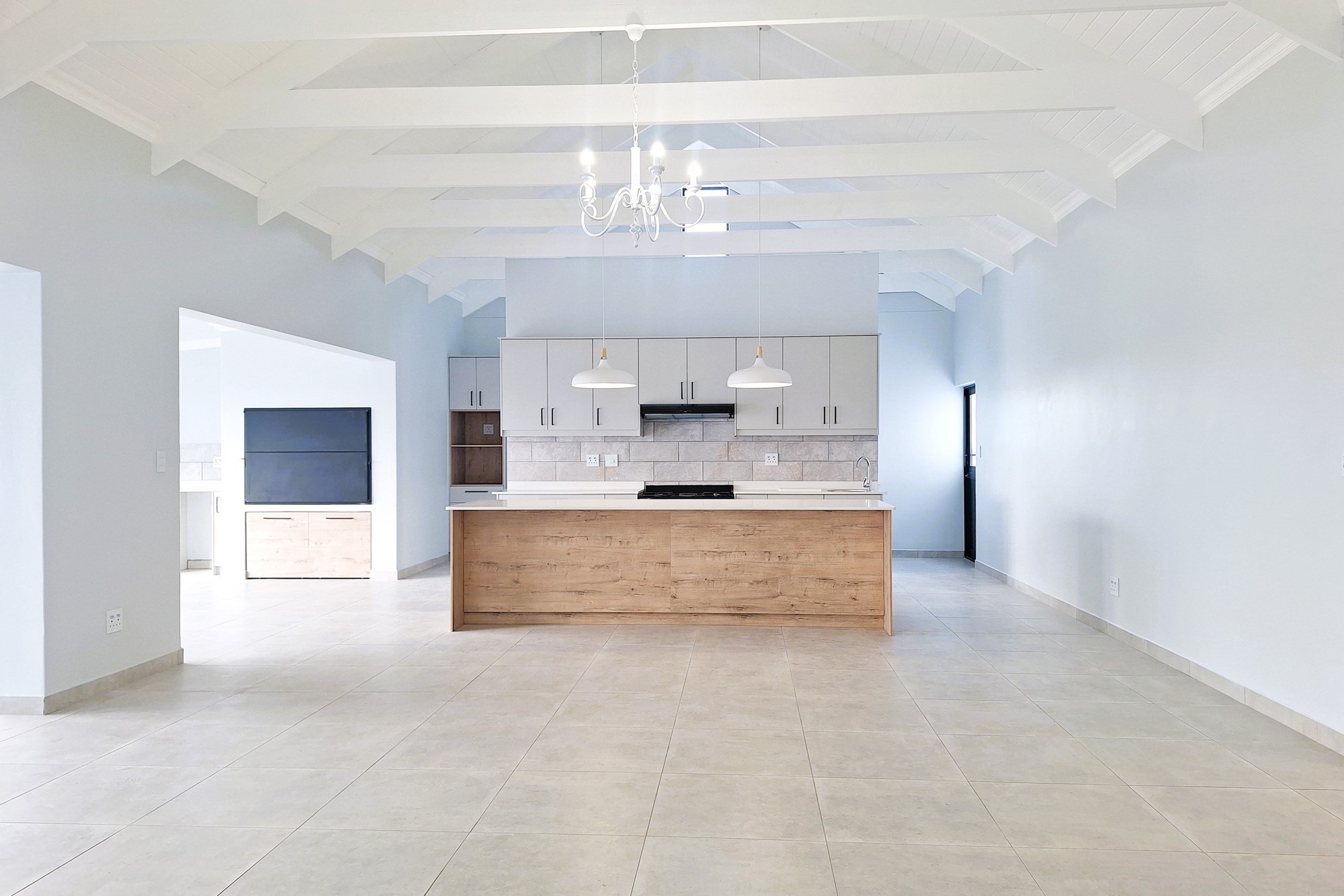 Spacious, Modern Family Home with Separate Flatlet and partial Sea Views in popular Da Gama Bay. 5