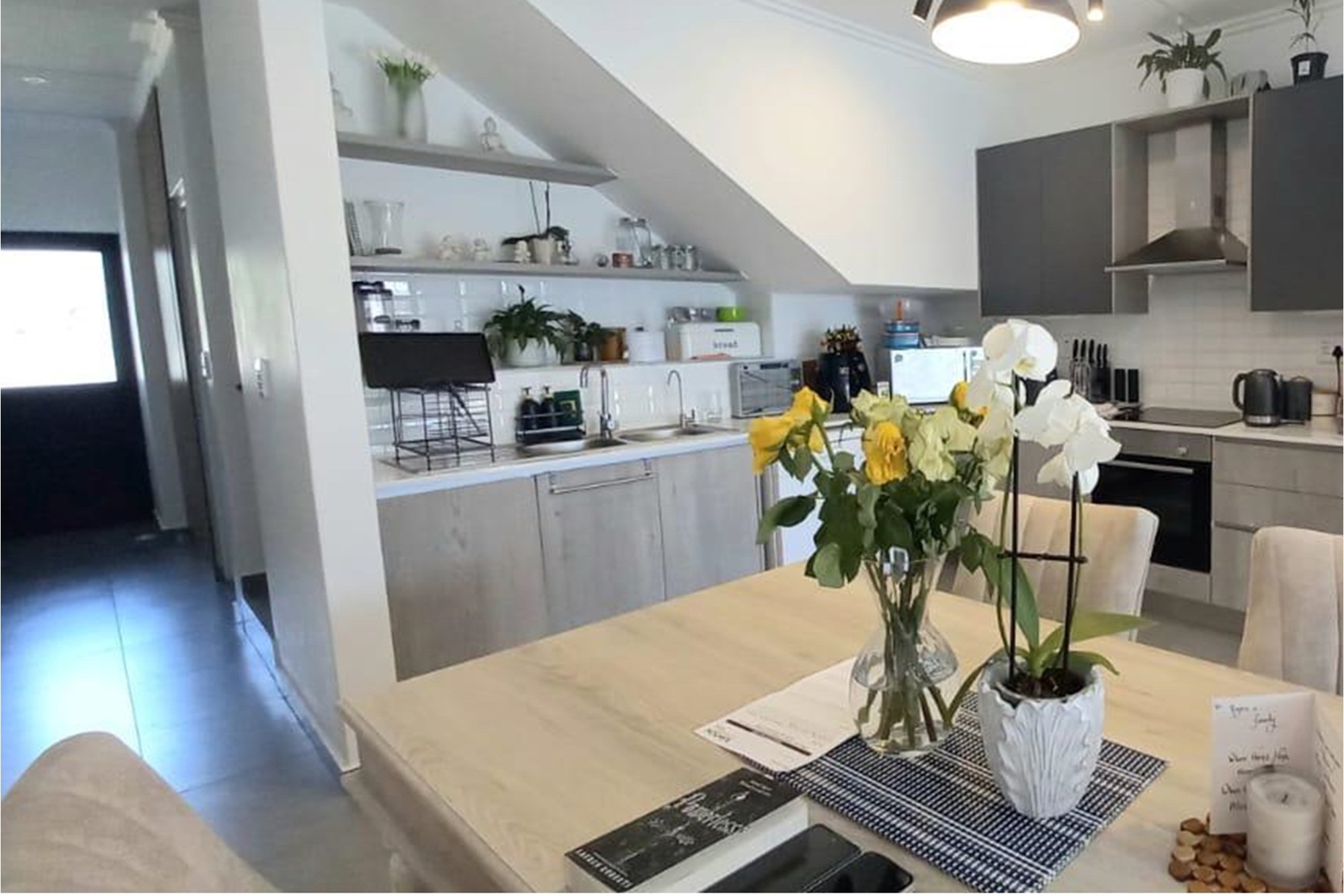 Townhouse for rent in Sandown, Blouberg, 189 m²