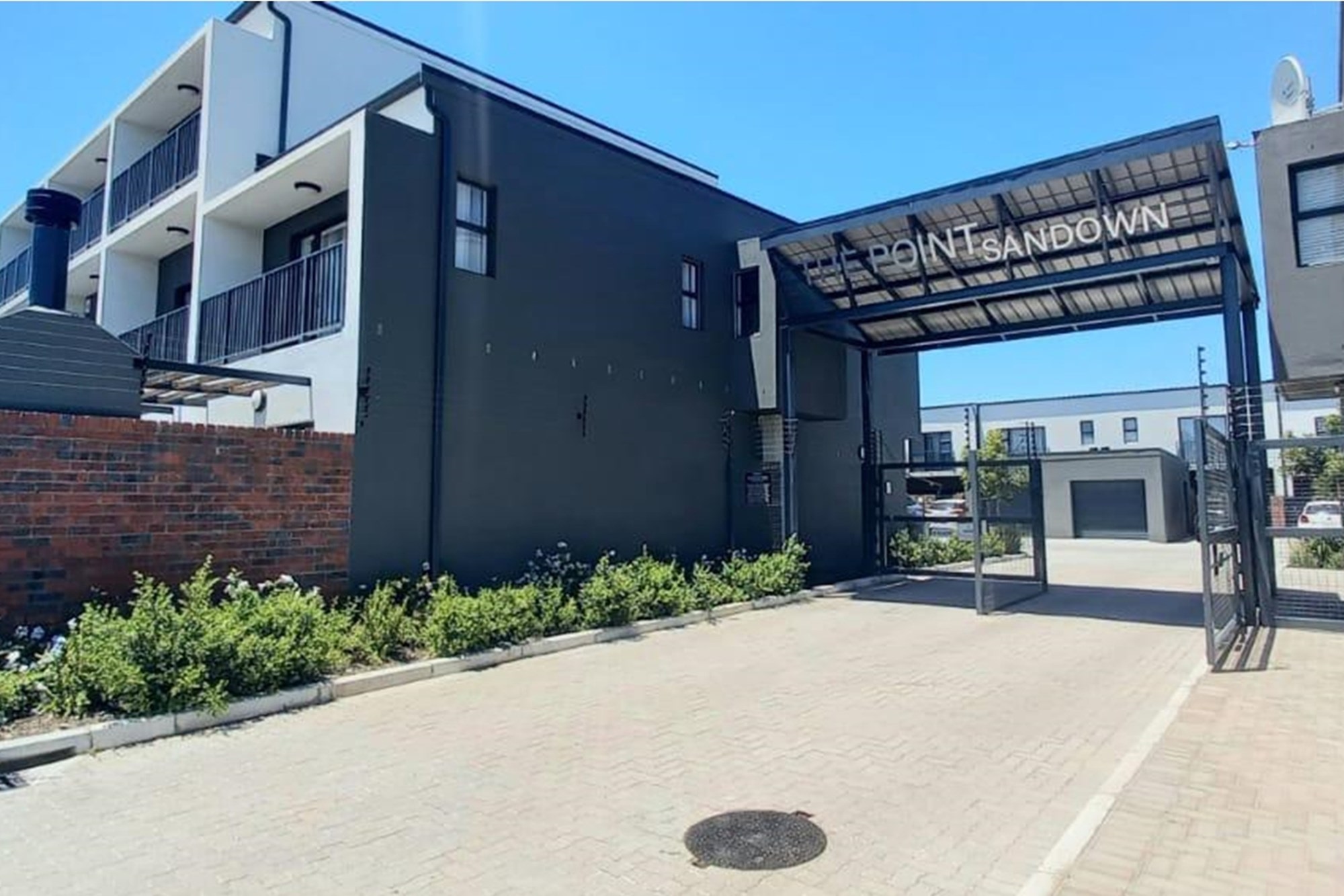 Townhouse for rent in Sandown, Blouberg, 189 m²