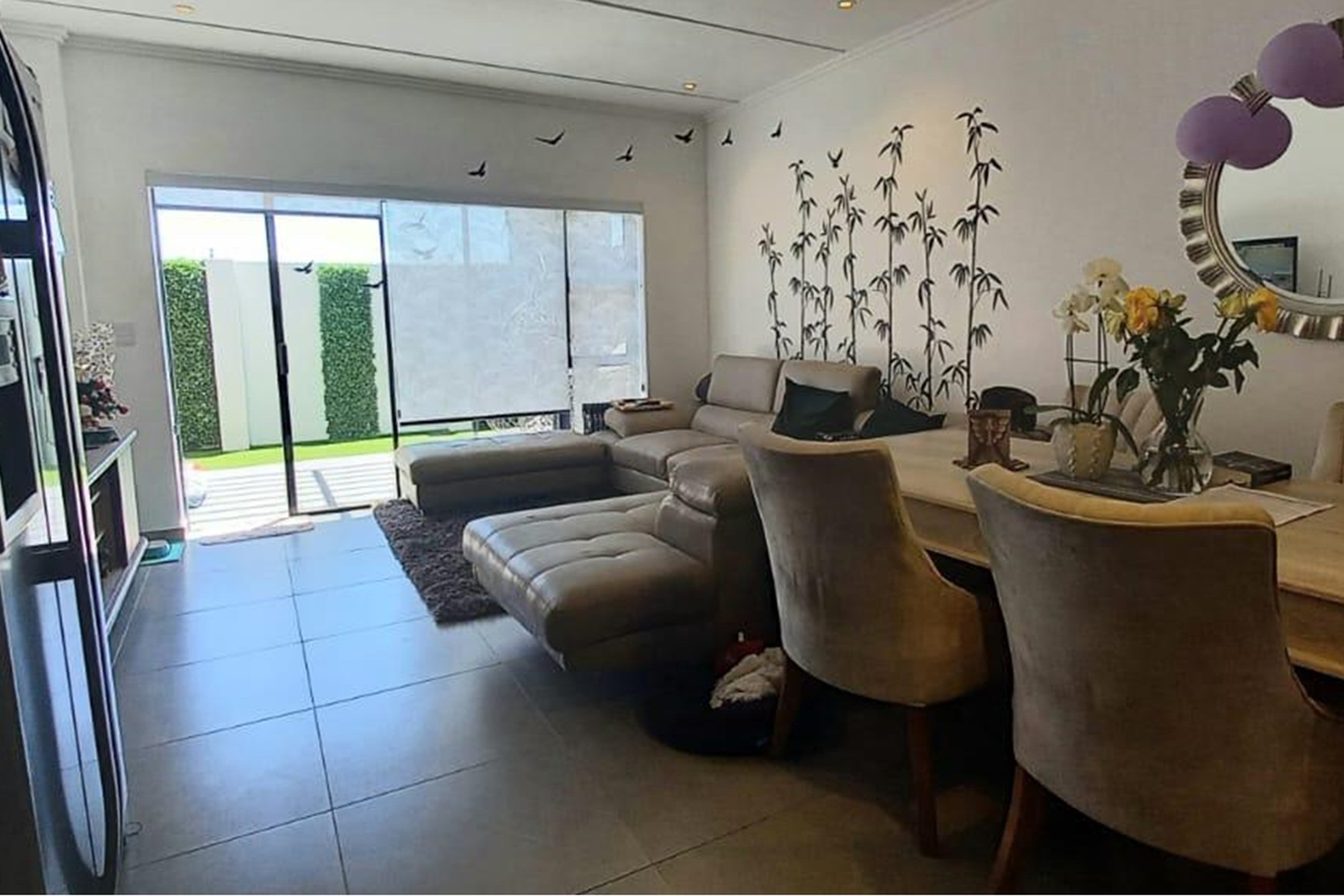 Townhouse for rent in Sandown, Blouberg, 189 m²