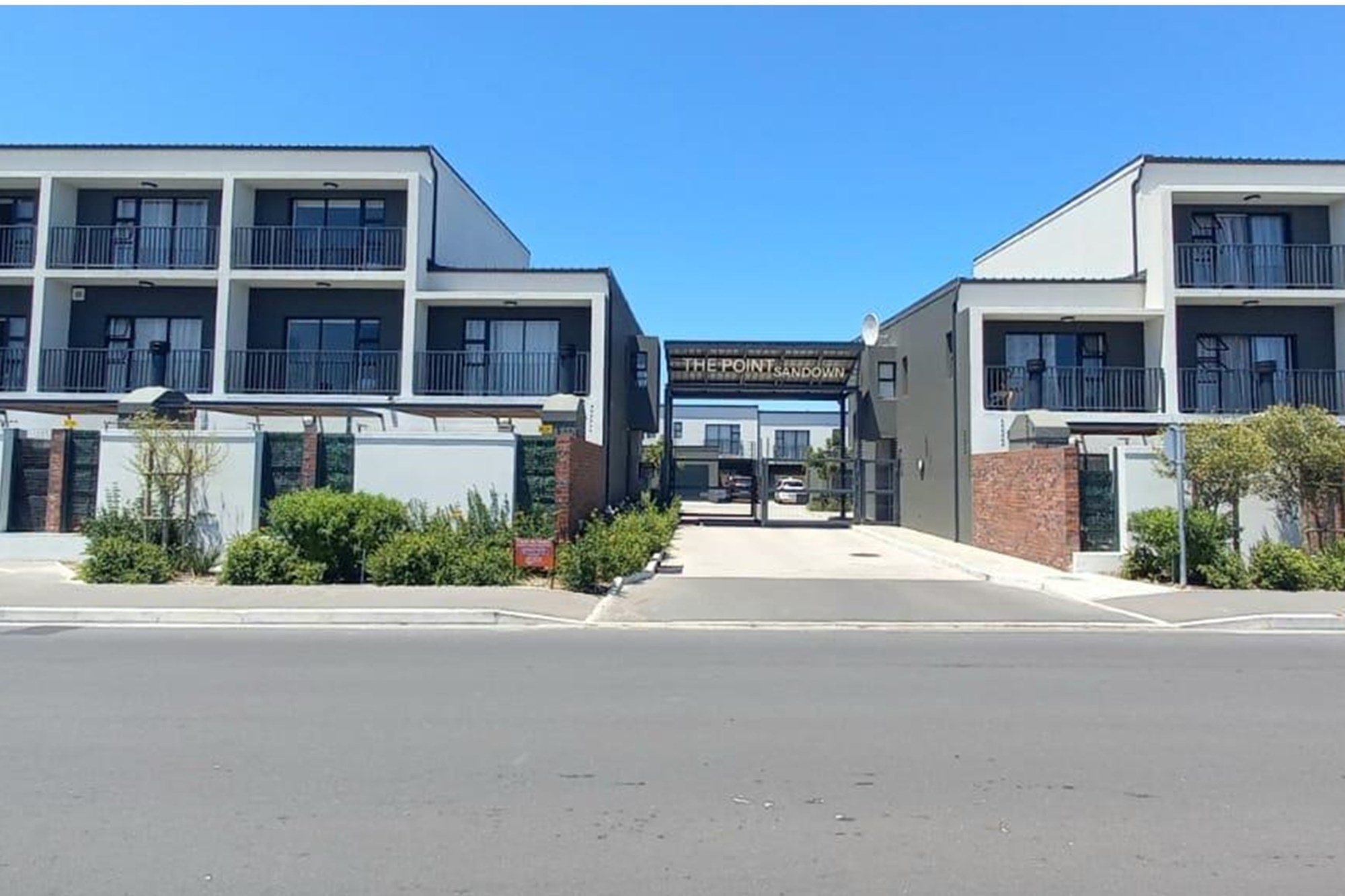 Townhouse for rent in Sandown, Blouberg, 189 m²