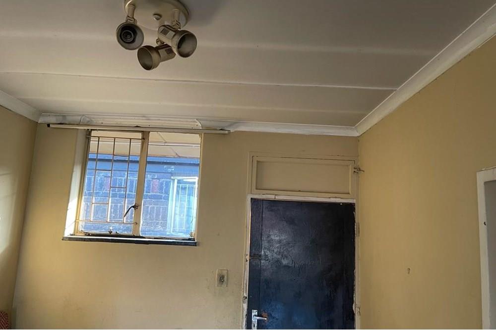 Apartment for sale in Rustenburg Central, Rustenburg, North West, 85 m²