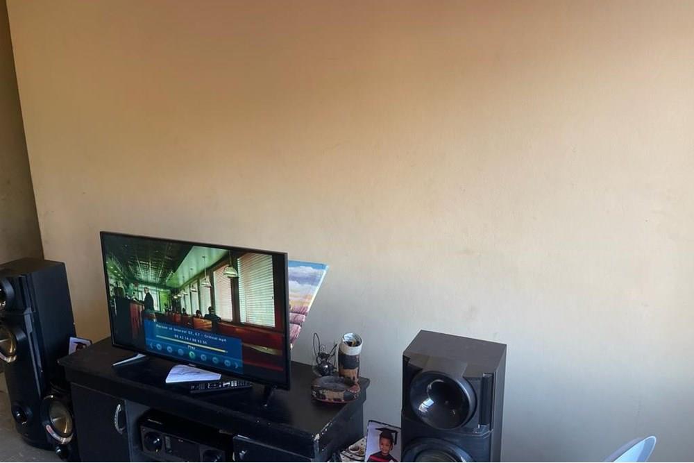 Apartment for sale in Rustenburg Central, Rustenburg, North West, 85 m²