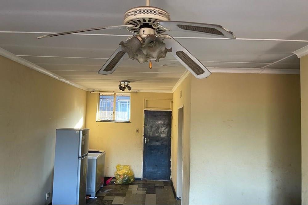 Apartment for sale in Rustenburg Central, Rustenburg, North West, 85 m²