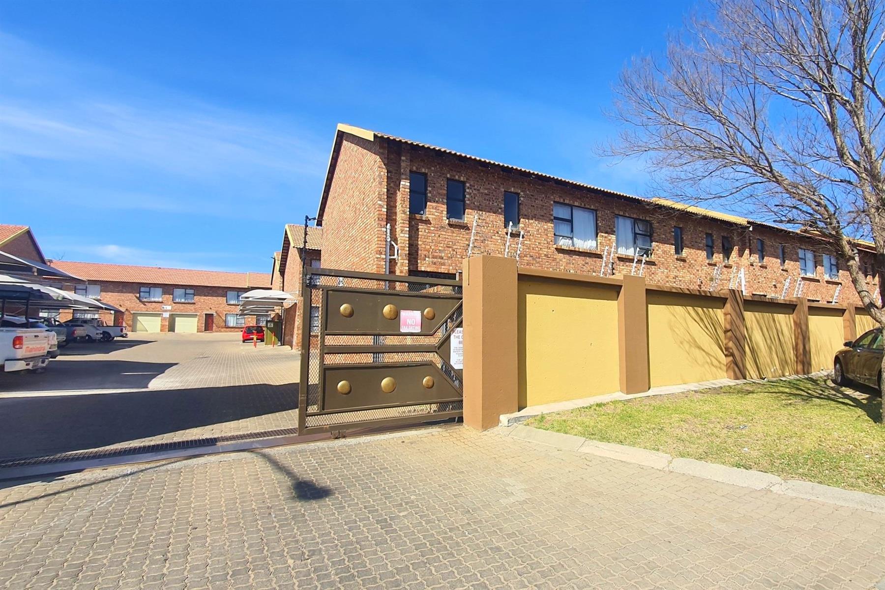 Apartment Block for sale in Secunda, 3600 m²