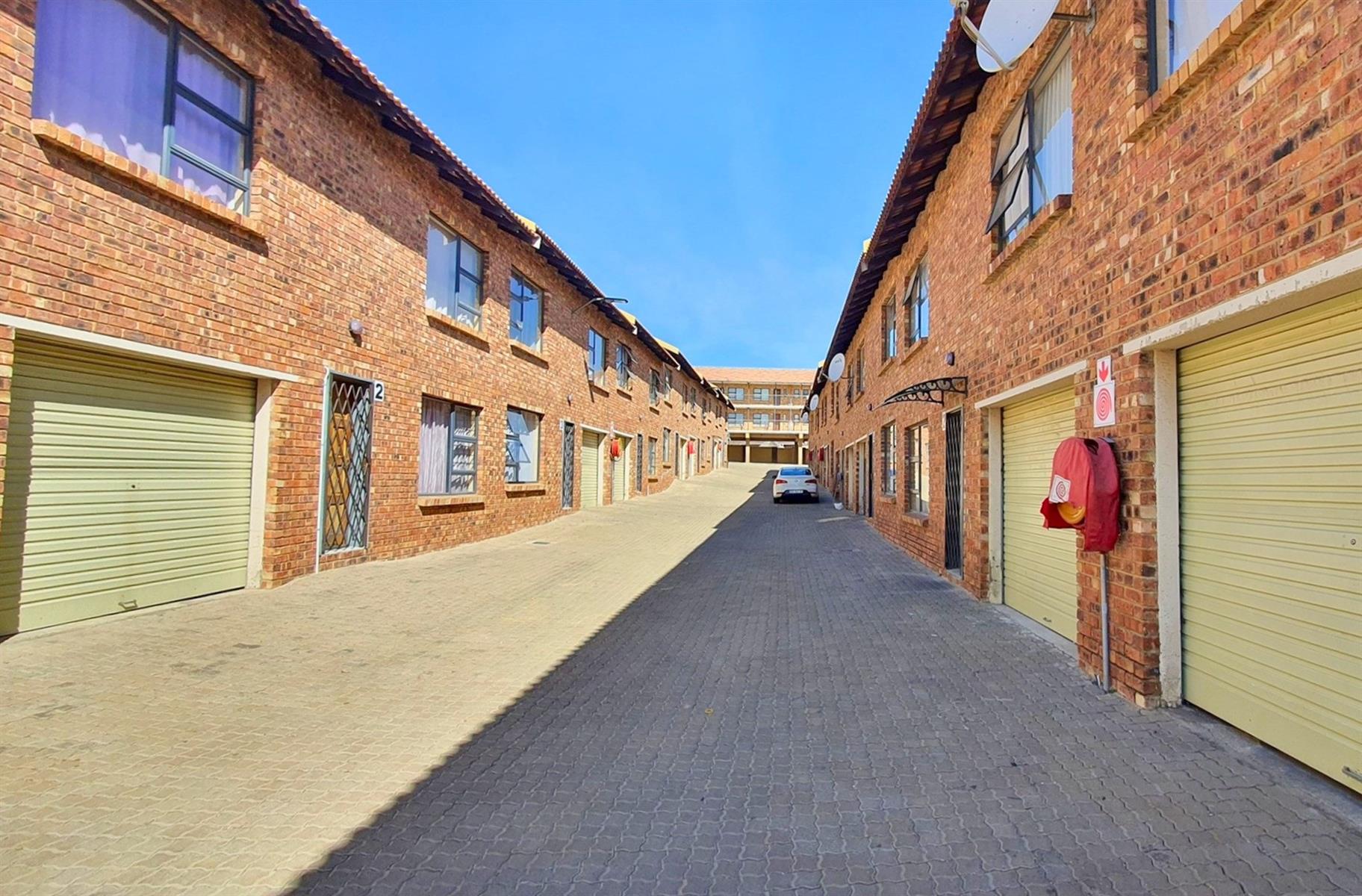 Apartment Block for sale in Secunda, 3600 m²