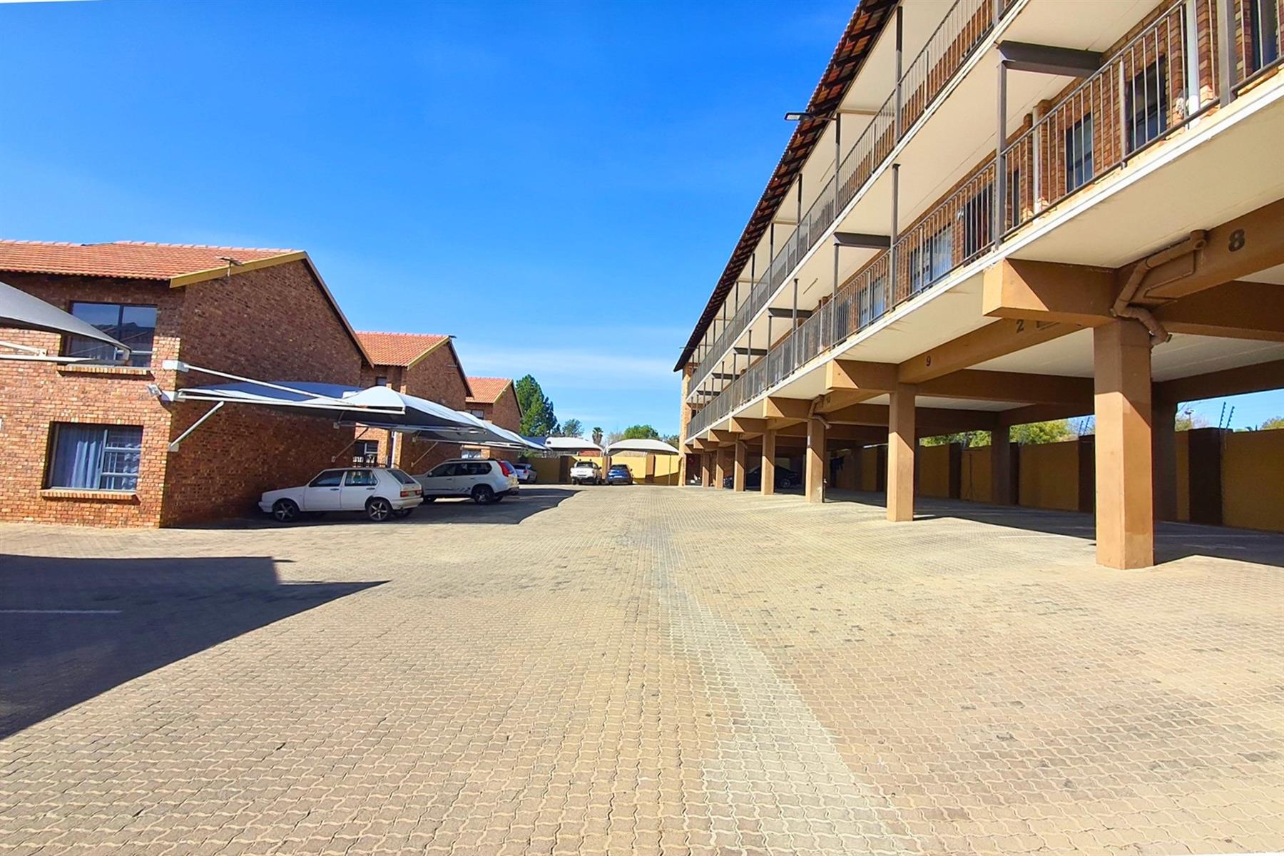 Apartment Block for sale in Secunda, 3600 m²