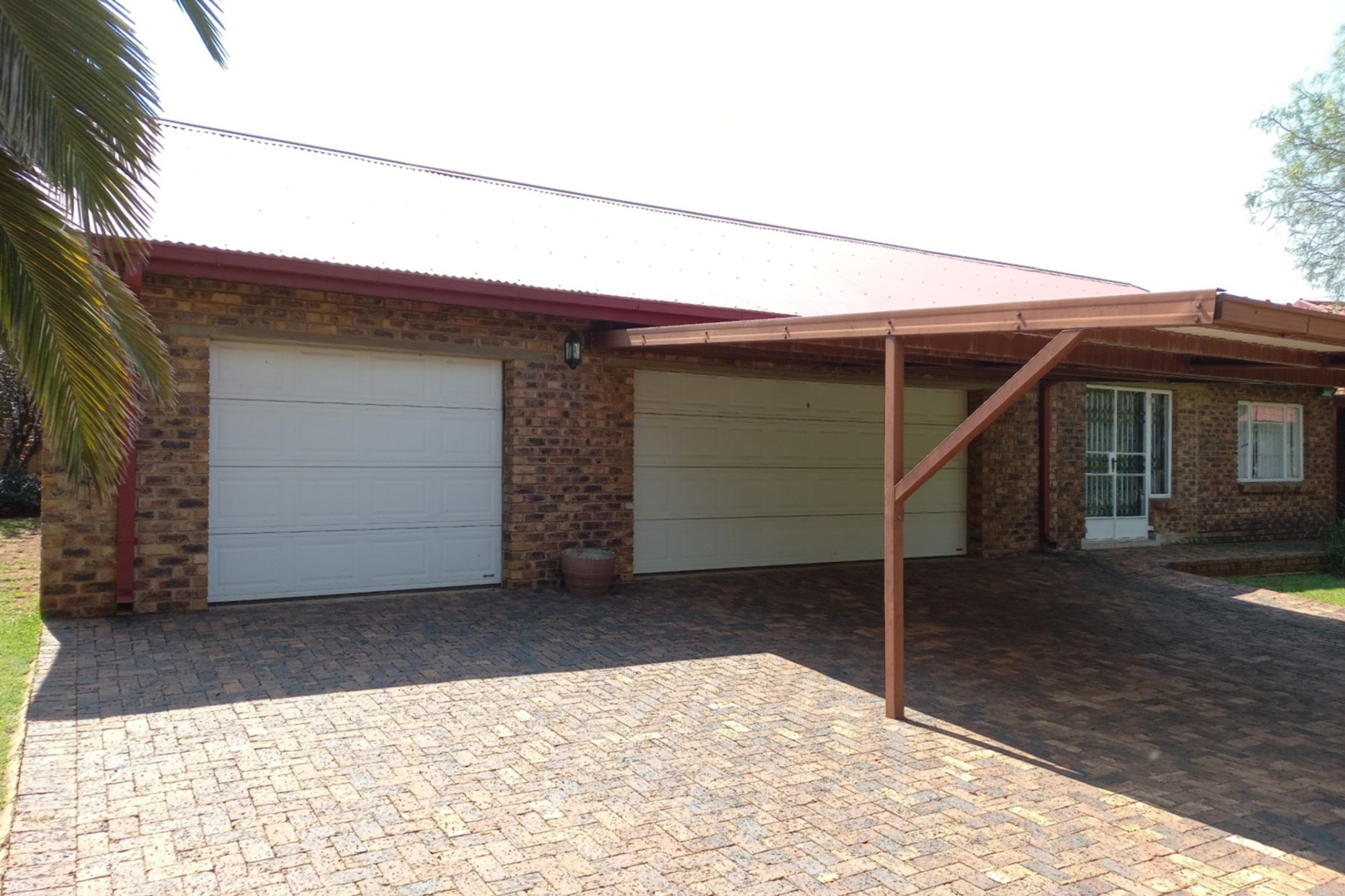 Charming Low Maintenance Family Home - Wheelchair Friendly, Walk to the Waterfront 5