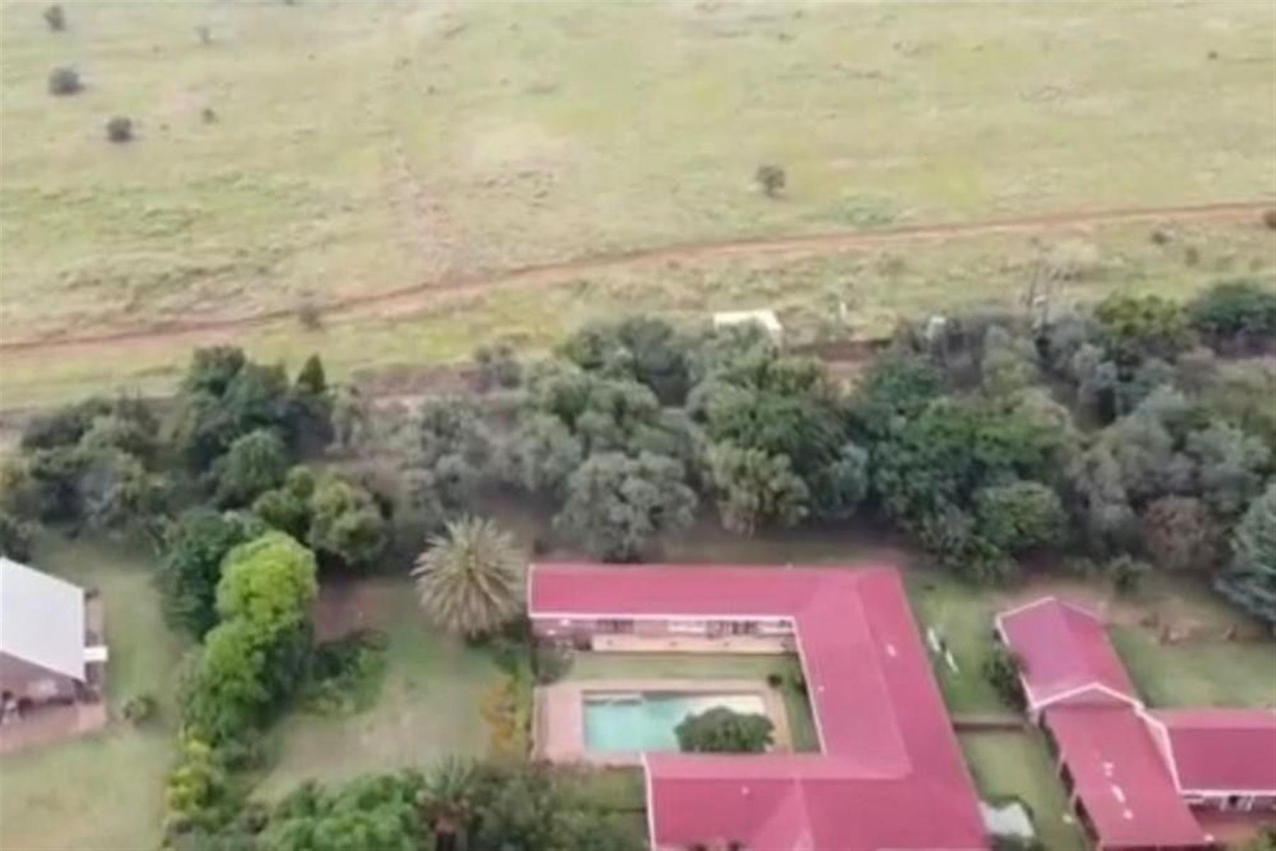 Farm for sale in Mnandi, Centurion, 8500 m²