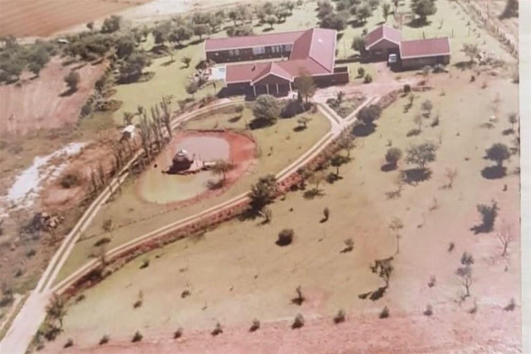 Farm for sale in Mnandi, Centurion, 8500 m²