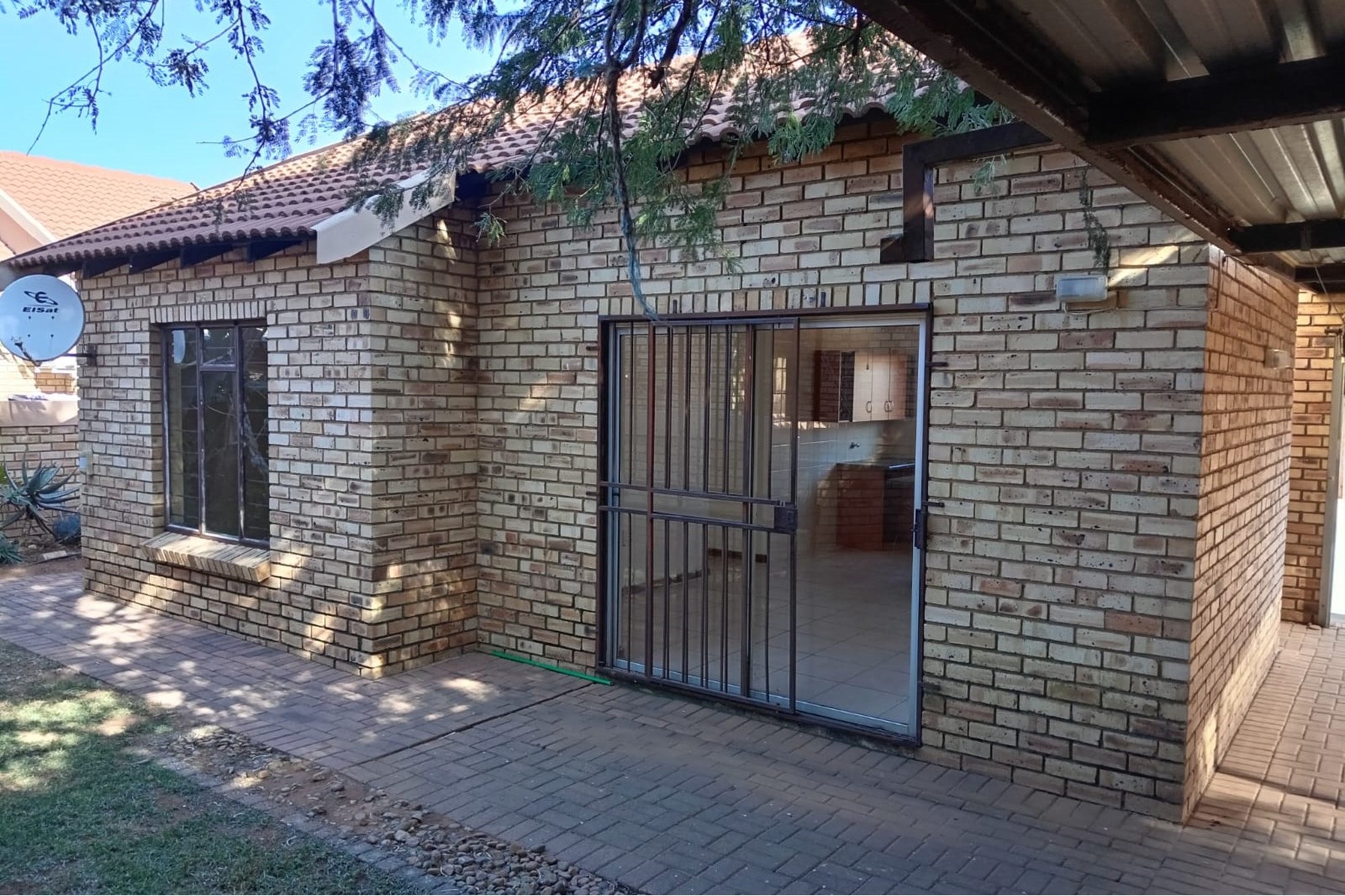 "Modern Townhouse in Prime Greenhills Location Randfontein" 4