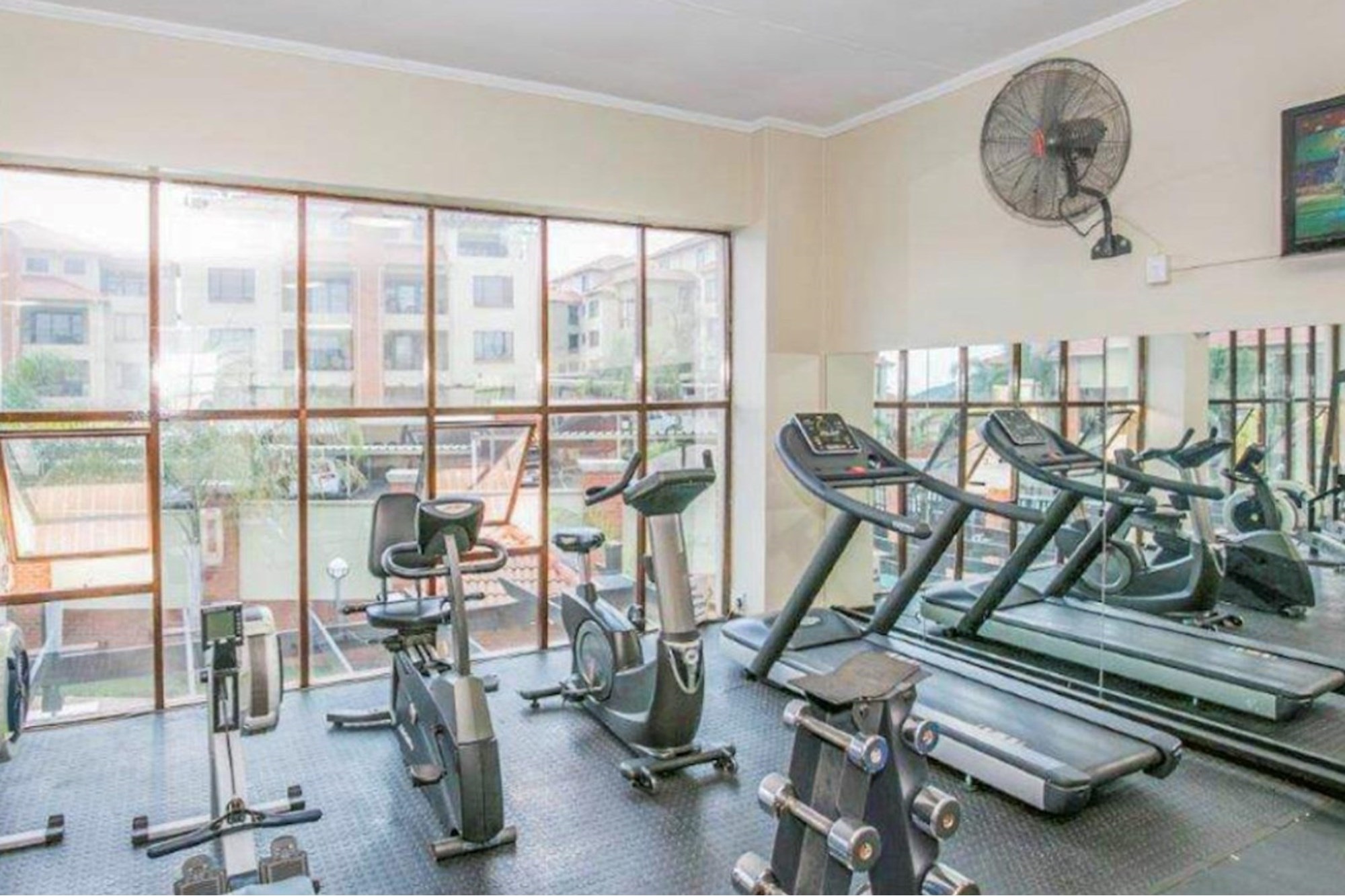 Spacious Stunning 3bed 3bath Apartment in The Kanyin, Sunninghill 2
