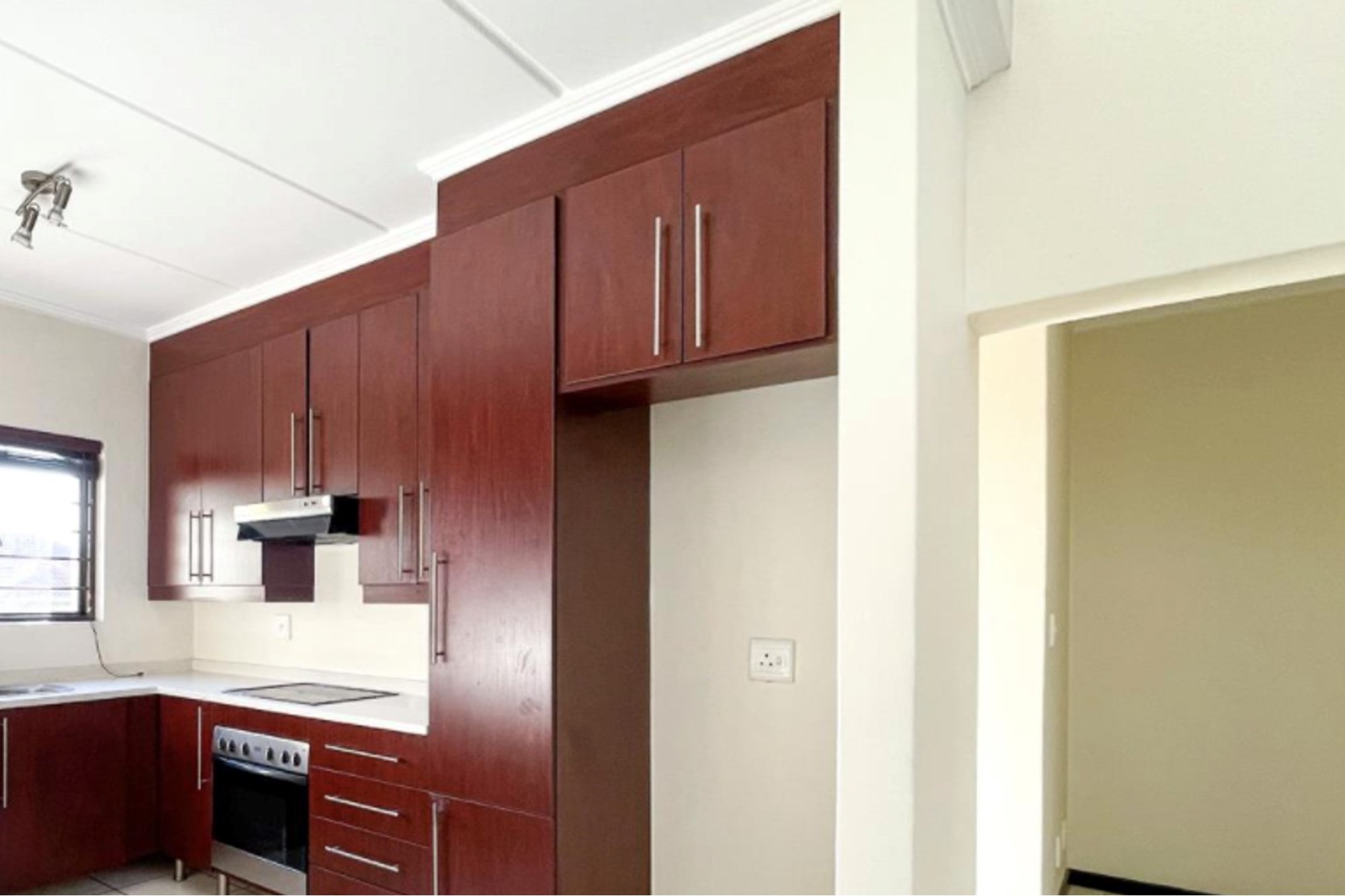 Spacious Stunning 3bed 3bath Apartment in The Kanyin, Sunninghill 5