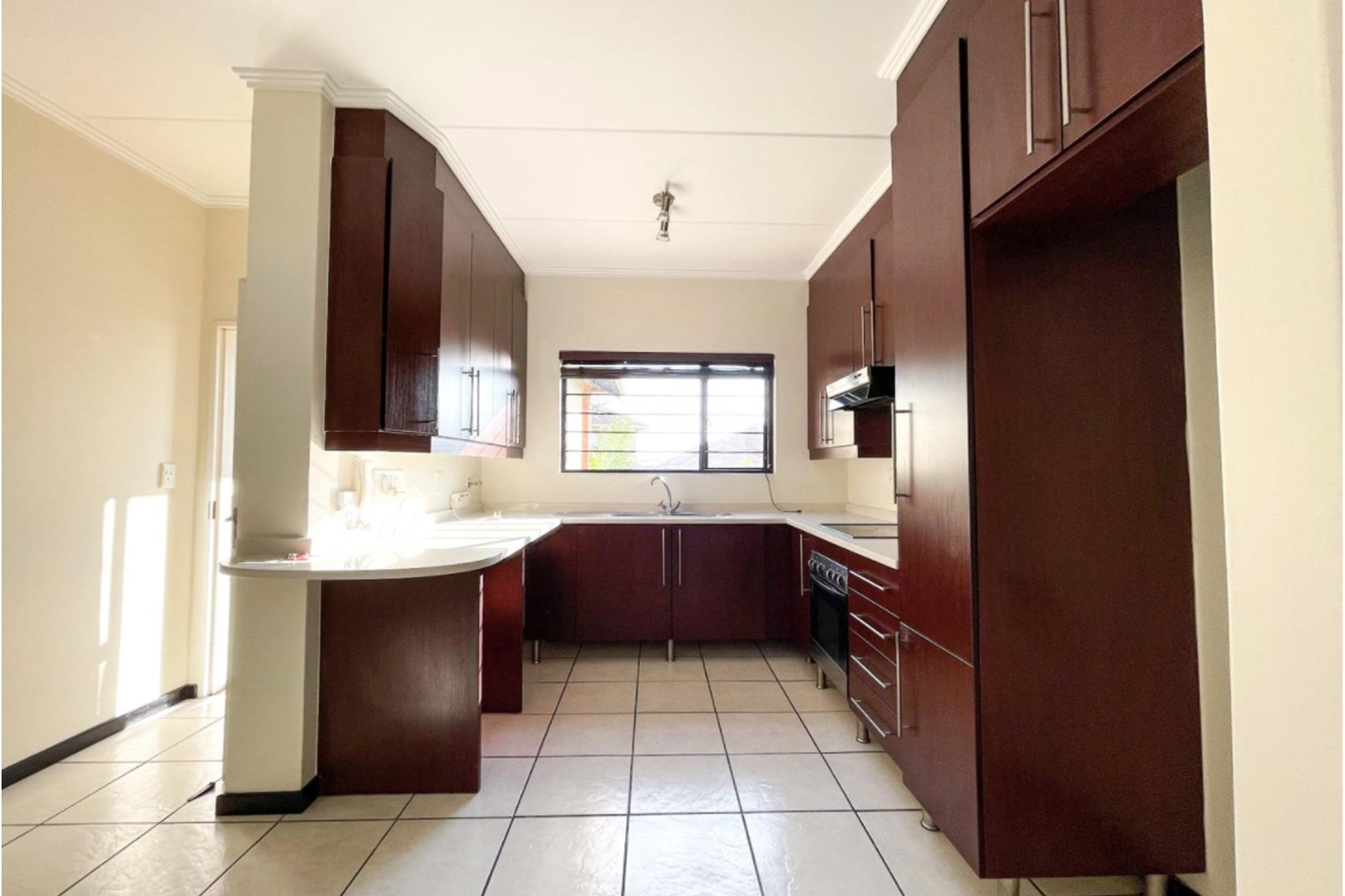 Spacious Stunning 3bed 3bath Apartment in The Kanyin, Sunninghill 4
