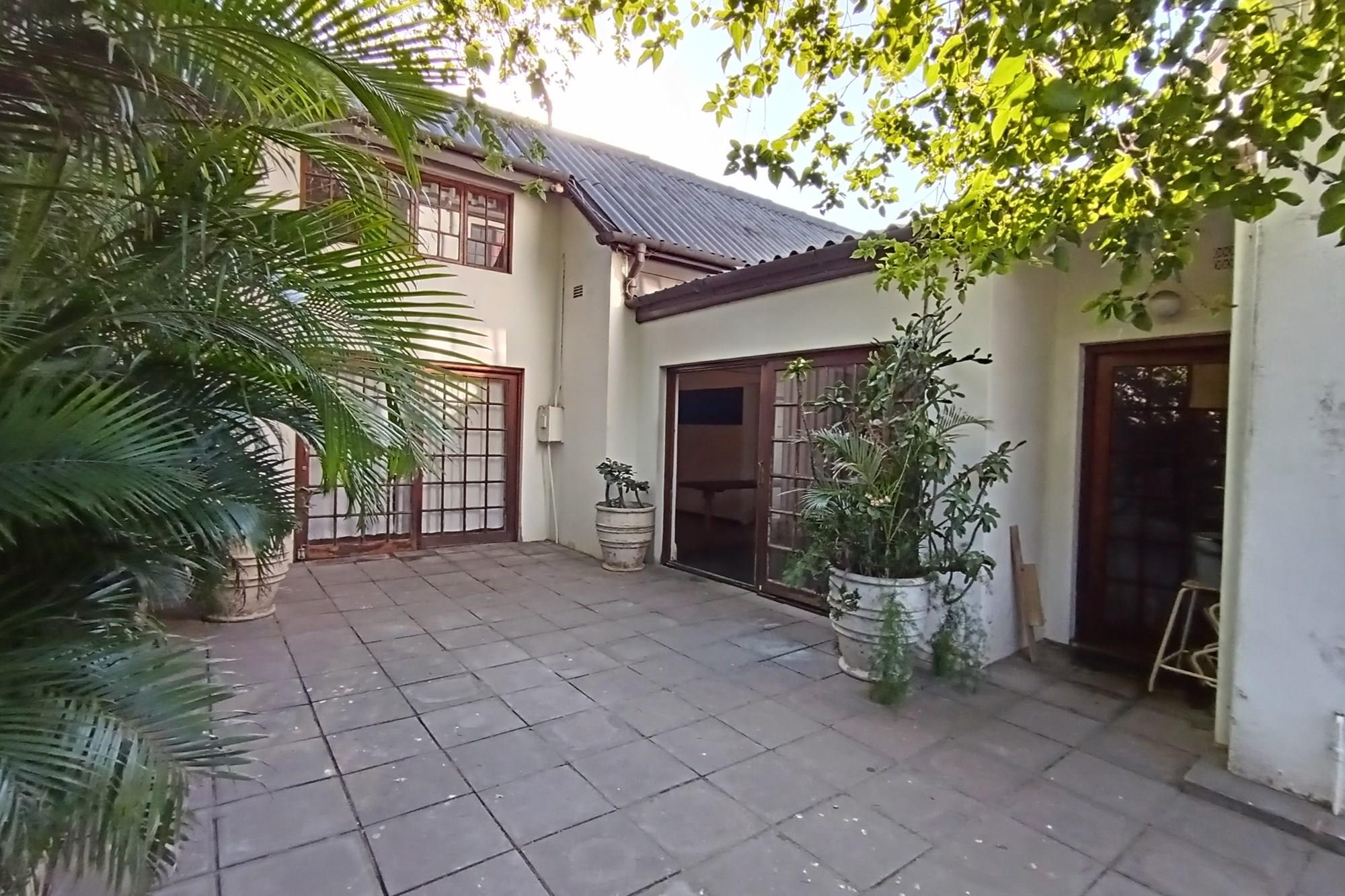 Large 1 Bedroom Charmer in a small block, Musgrave