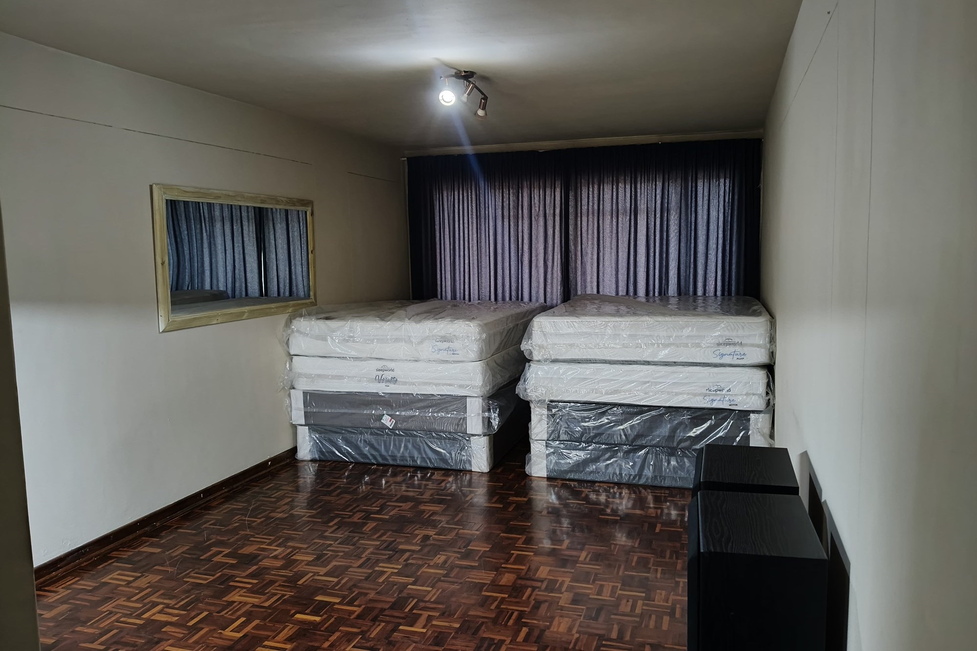 Apartment for sale in Paarlshoop, Johannesburg, 65 m²