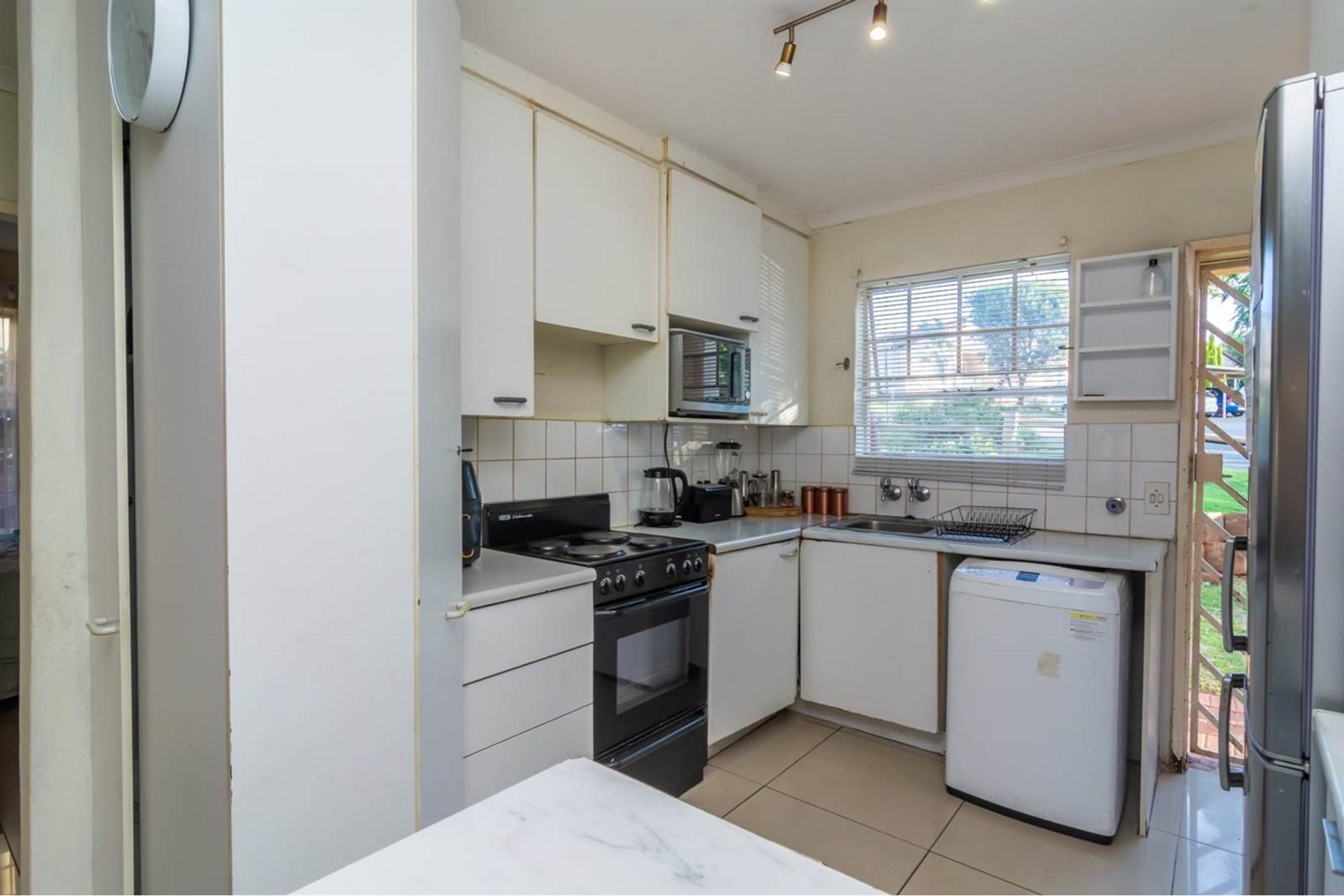 Townhouse for sale in Carenvale, Roodepoort, 70 m²
