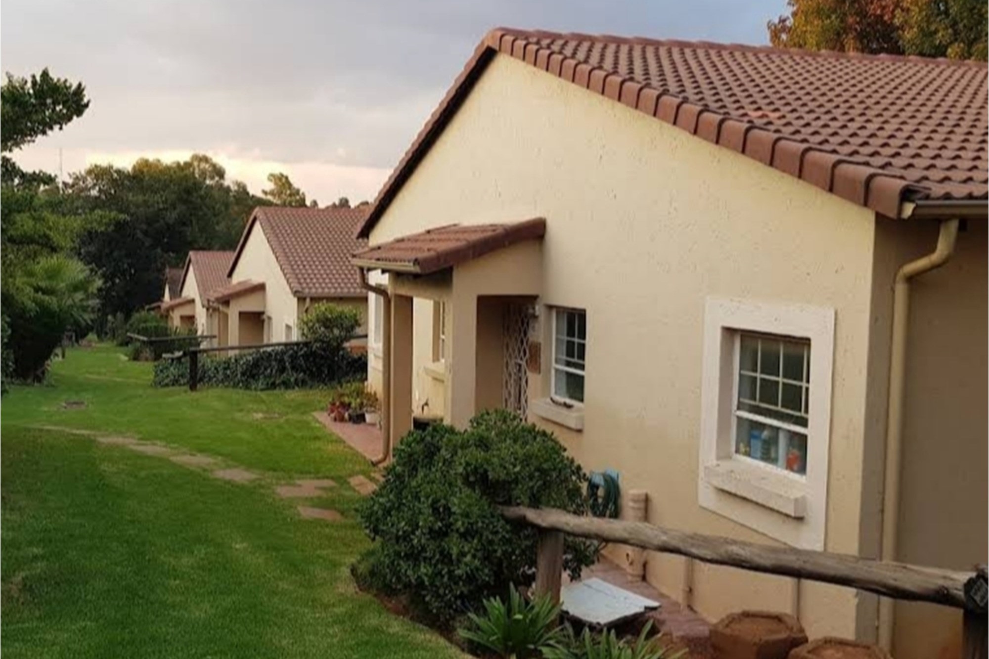 Townhouse for sale in Carenvale, Roodepoort, 70 m²