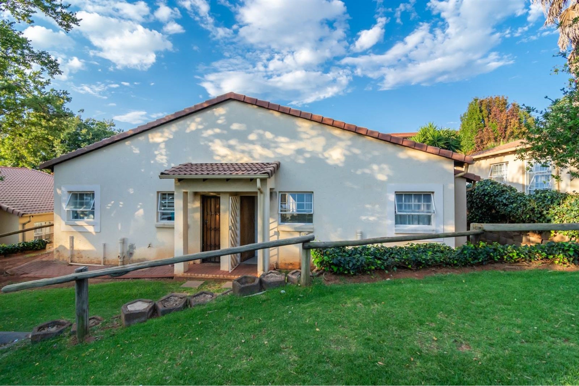 Townhouse for sale in Carenvale, Roodepoort, 70 m²