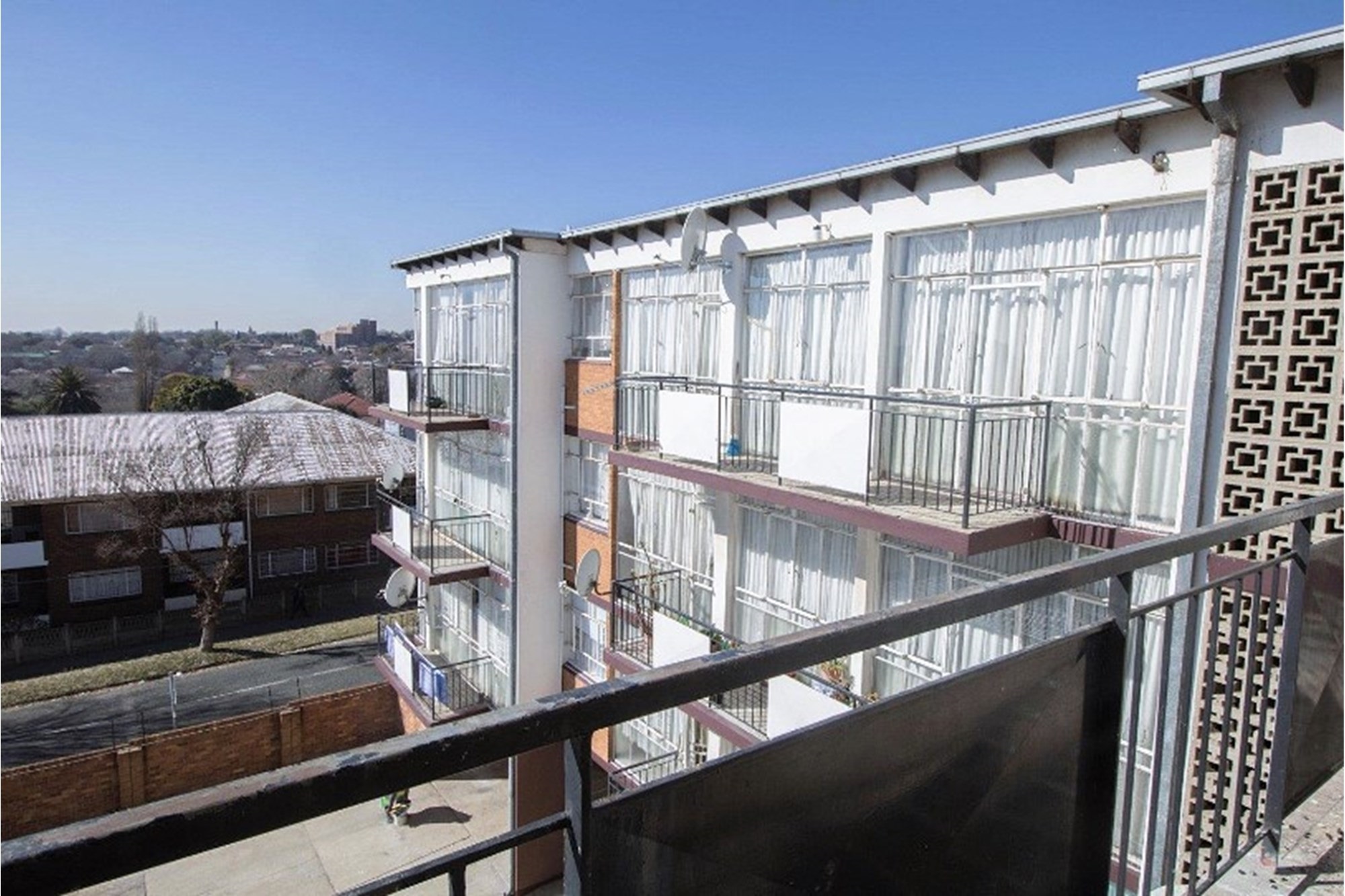 Apartment for sale in Rosettenville, Johannesburg, 1020 m²