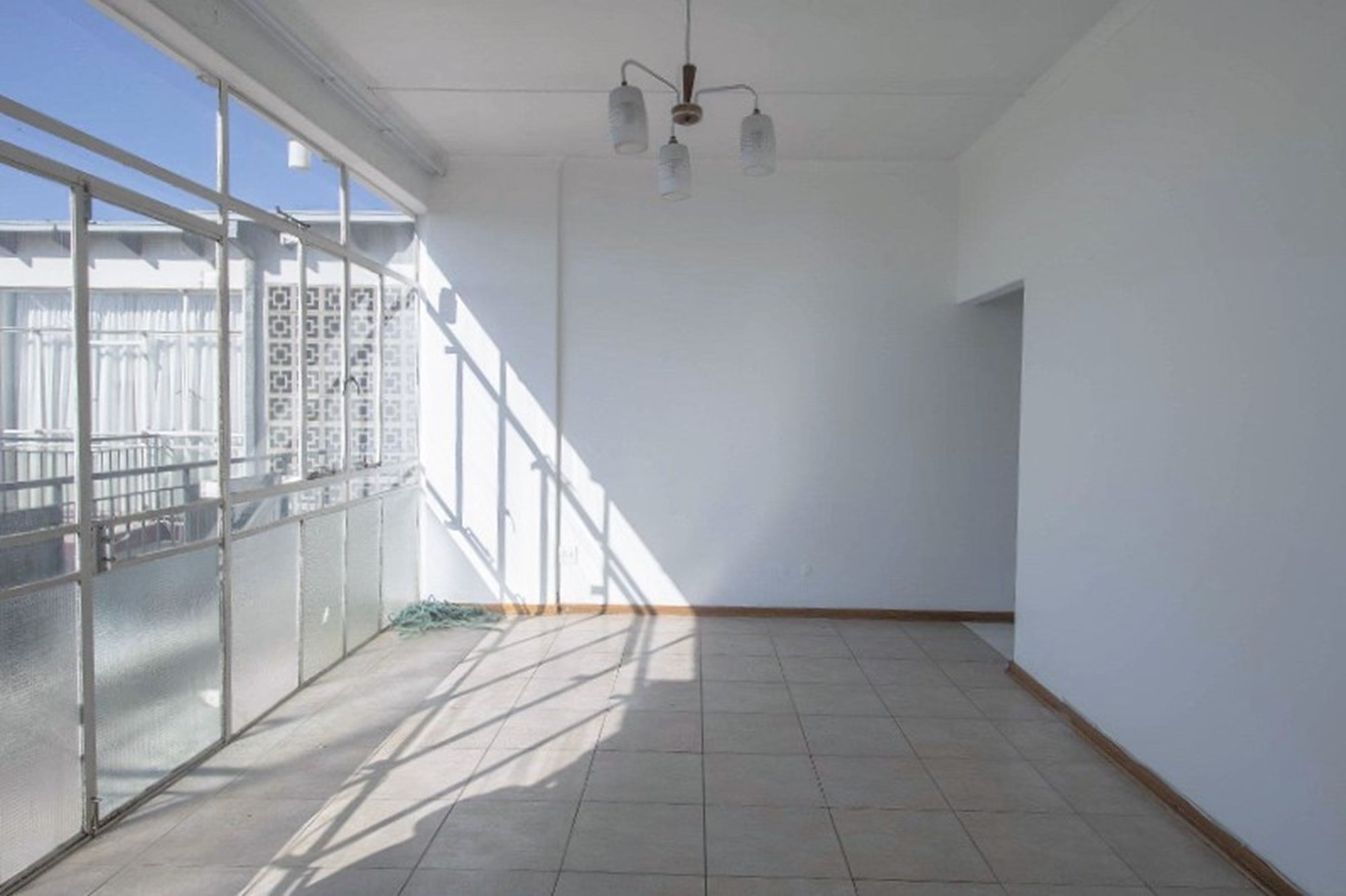 Apartment for sale in Rosettenville, Johannesburg, 1020 m²