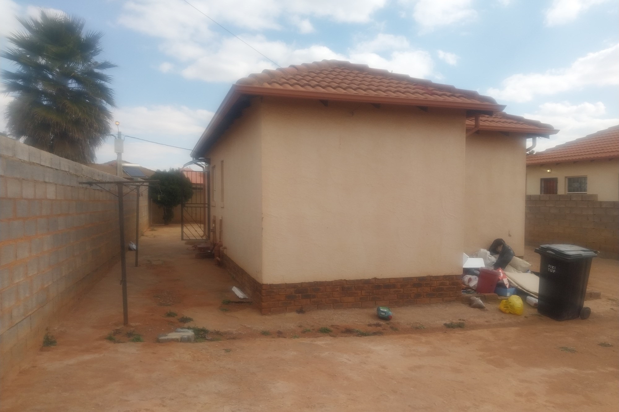 House for sale in Lehae, Johannesburg, 325 m²