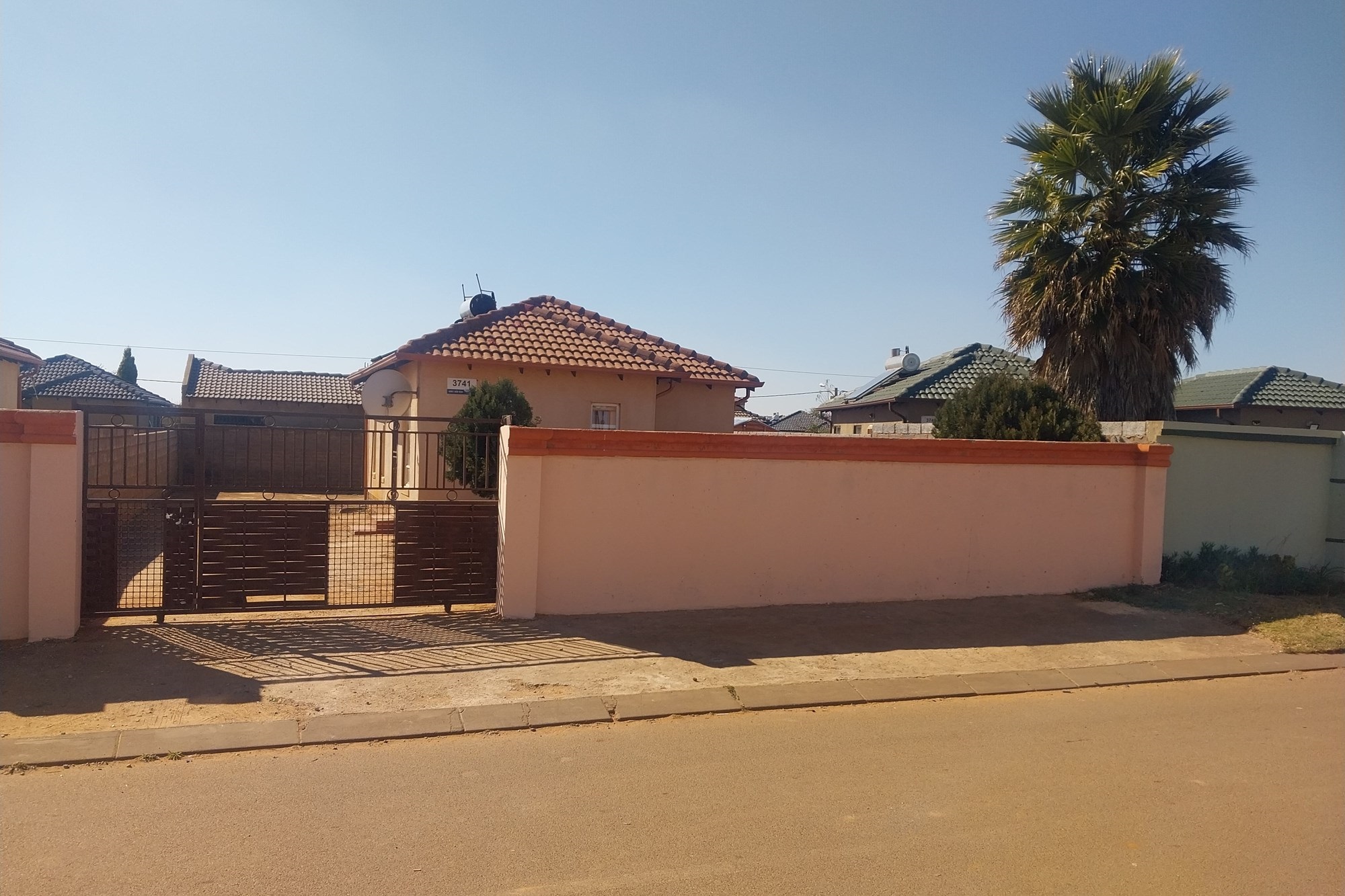 House for sale in Lehae, Johannesburg, 325 m²