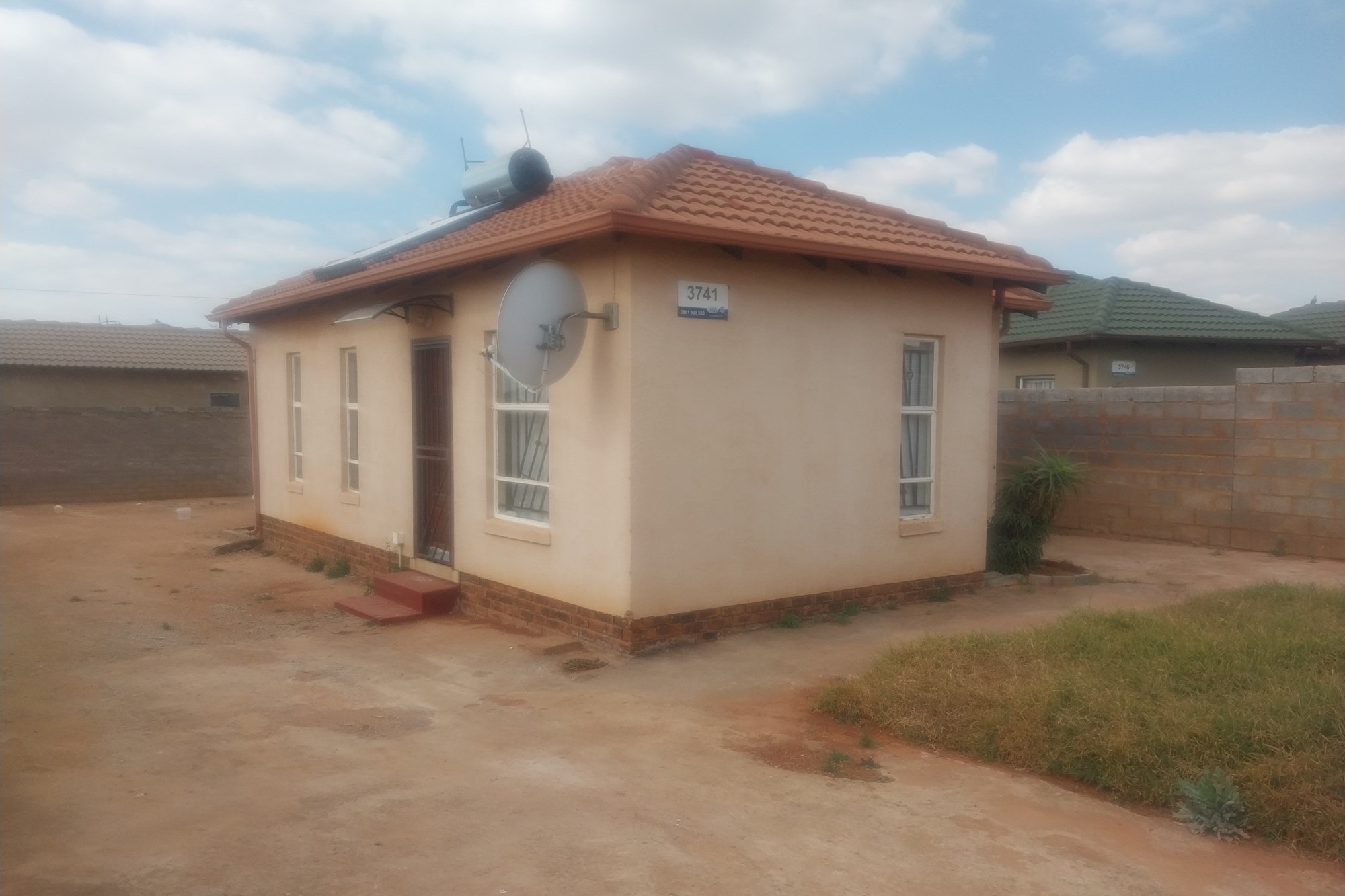 House for sale in Lehae, Johannesburg, 325 m²