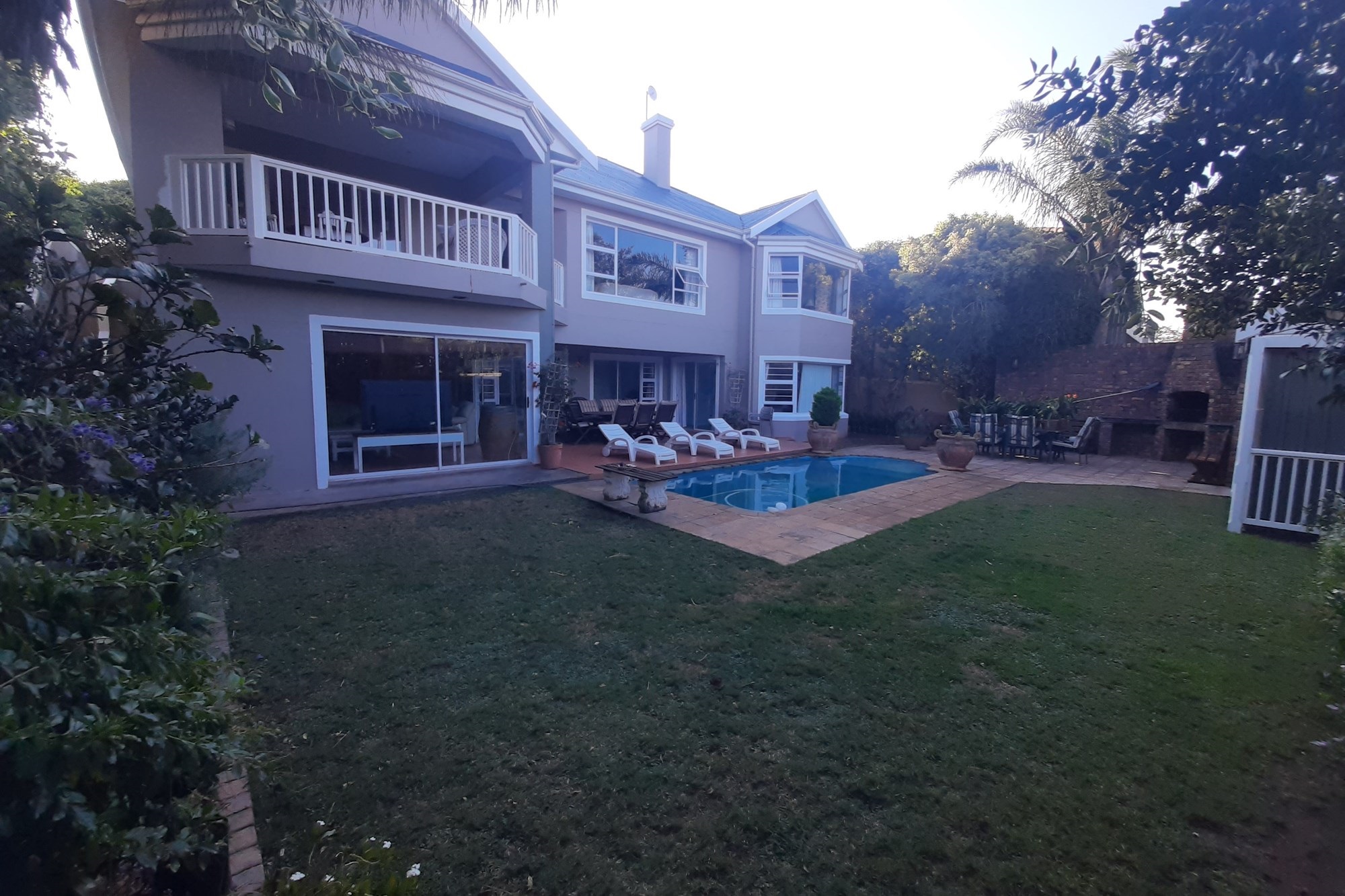 Five Bedroom House in Kleinemonde 3