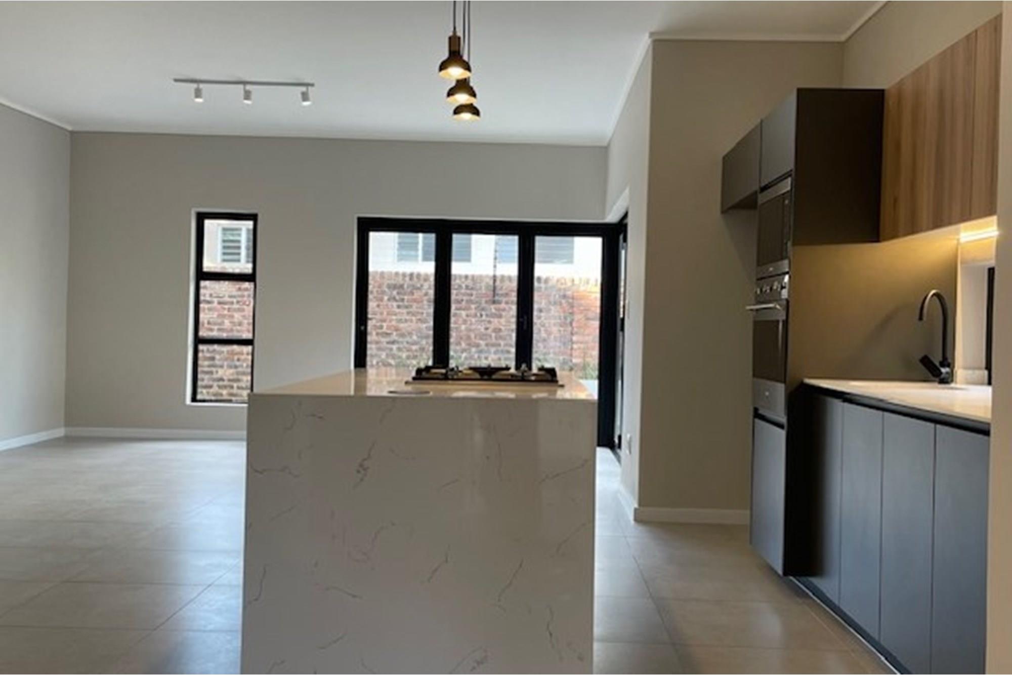 Duplex for sale in Hurlingham, Sandton, 163 m²