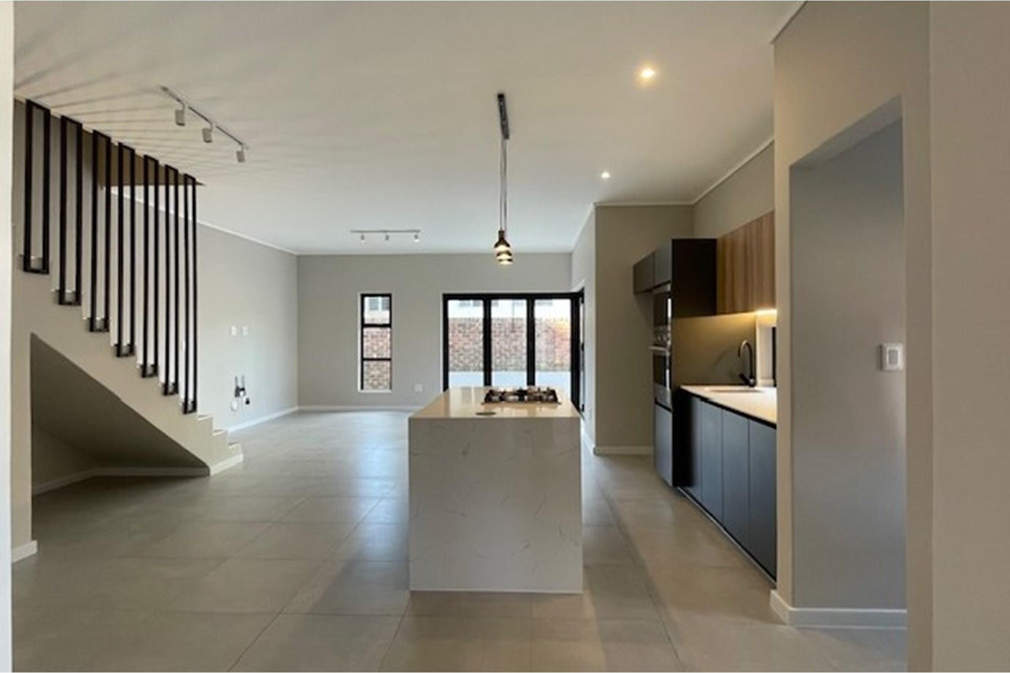 Duplex for sale in Hurlingham, Sandton, 163 m²