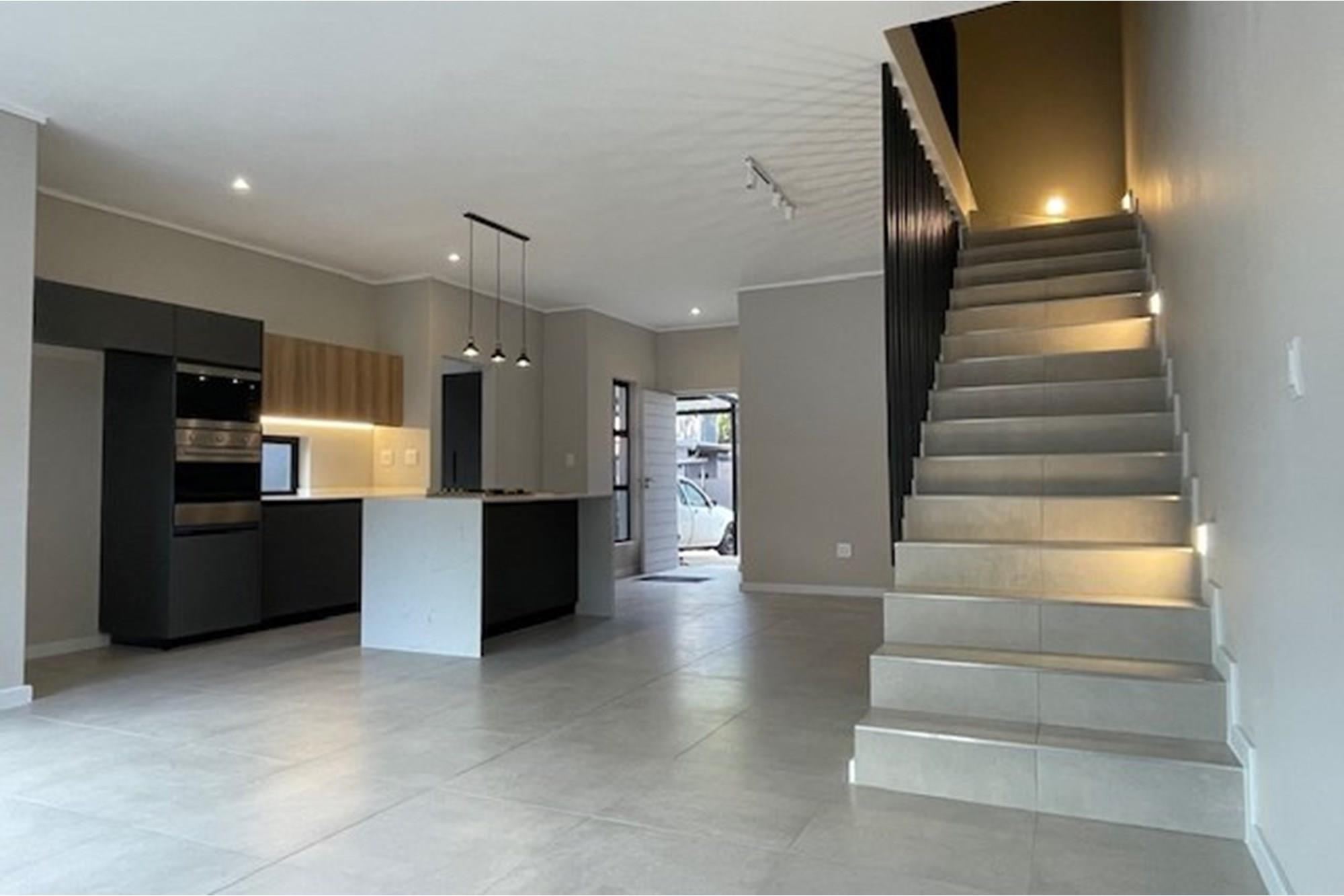 Duplex for sale in Hurlingham, Sandton, 163 m²