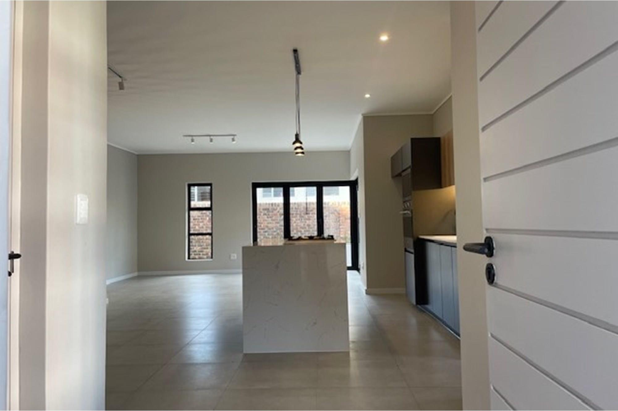 Duplex for sale in Hurlingham, Sandton, 163 m²