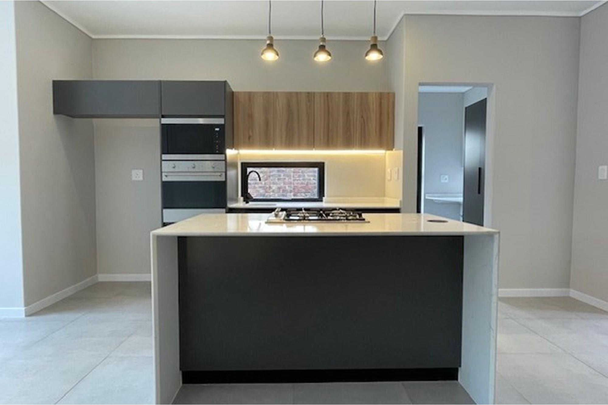 Duplex for sale in Hurlingham, Sandton, 163 m²