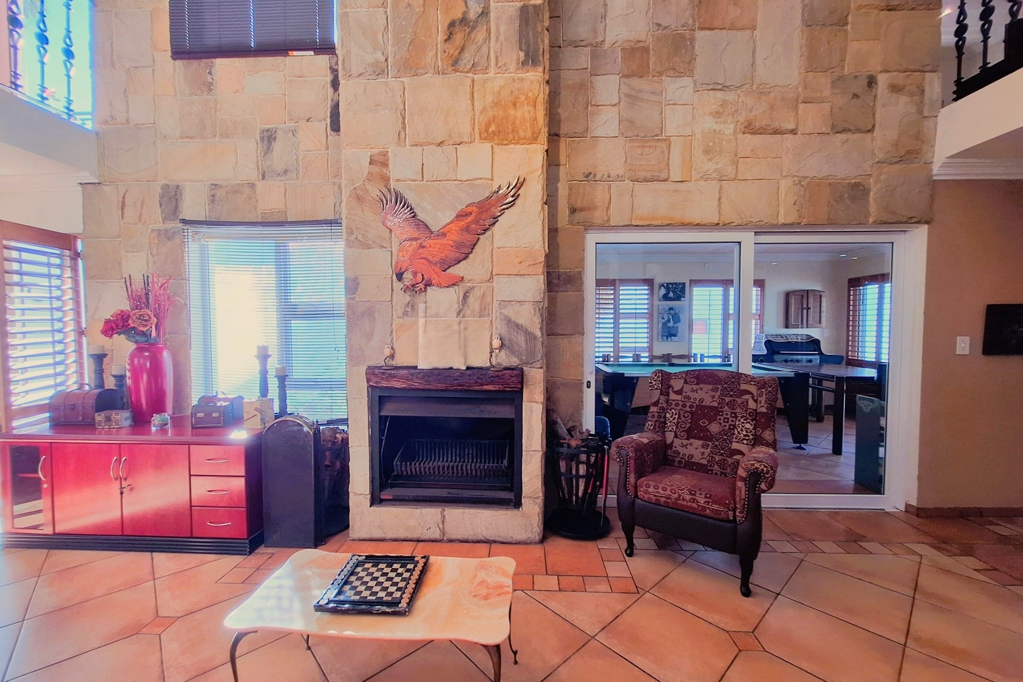 Escape to Coastal Bliss: A Stunning Tuscan Retreat Just Steps from the Golden Mile Beach. 4